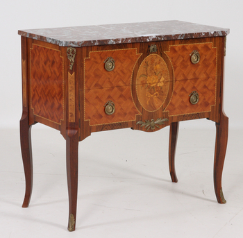 107693. BYRÅ, gustaviansk stil, 1900-talets andra hälft.