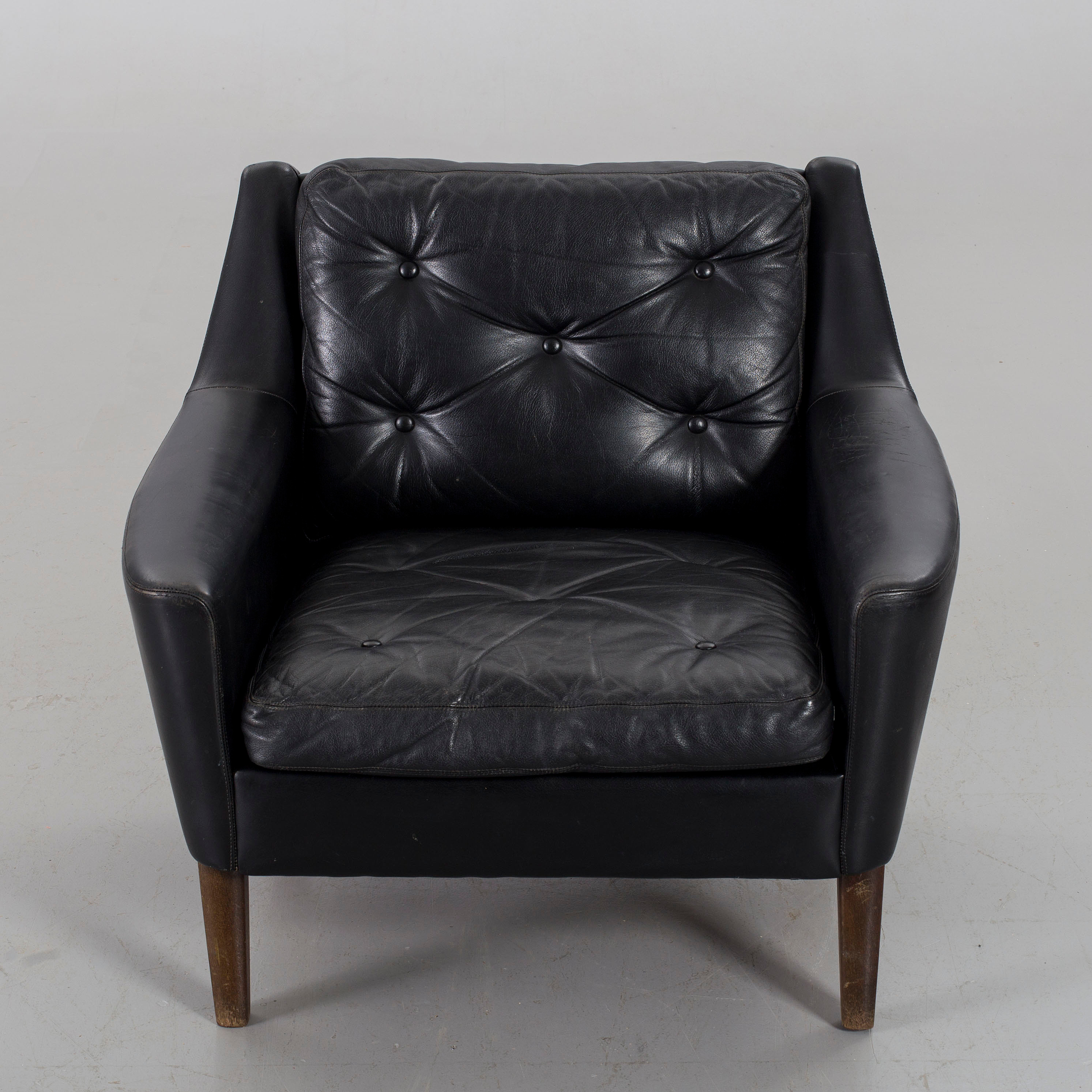 A 1960s Scandinavian black leather easy chair. Bukowskis
