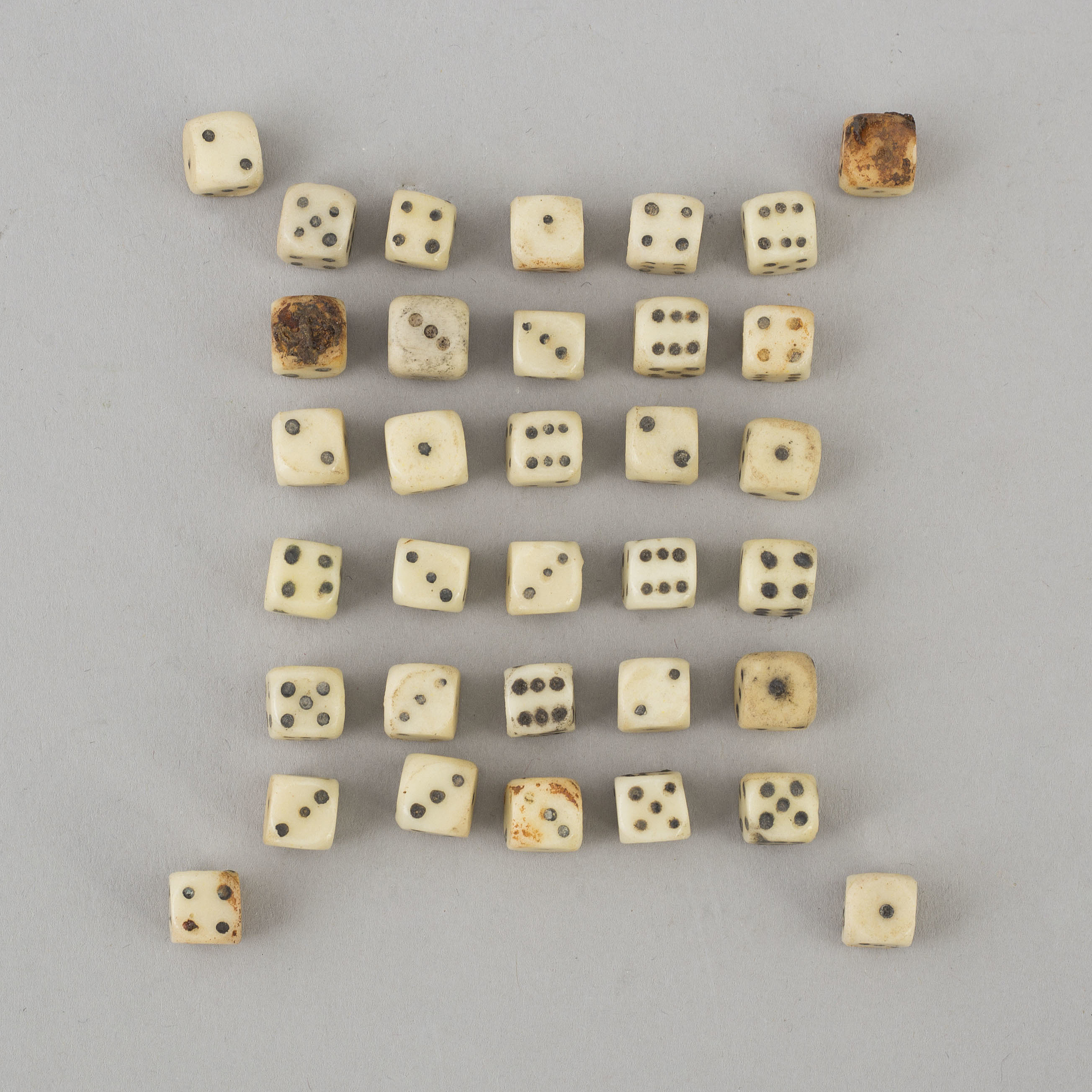 A set of 34 bone dice, 19th century. Bukowskis