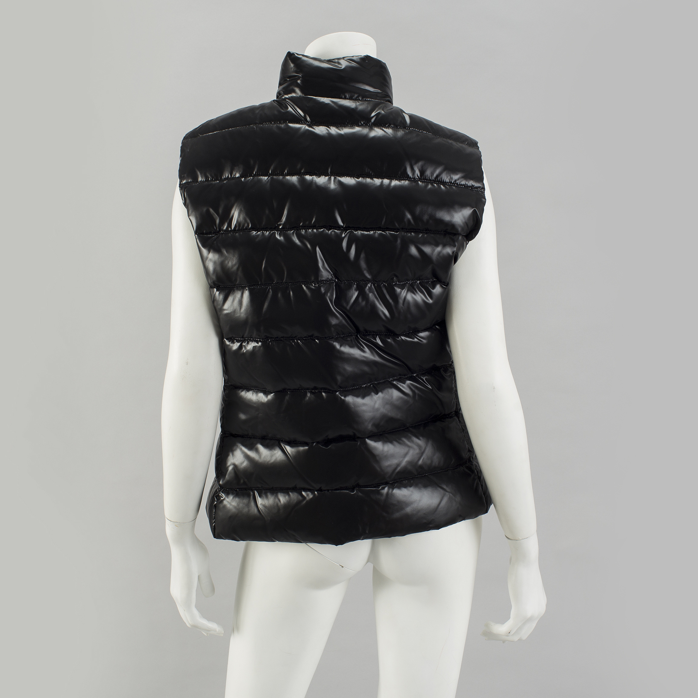 MONCLER, west, size 4. - Bukowskis
