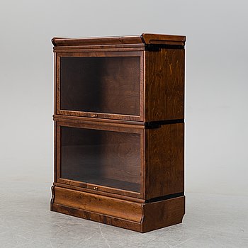 A 21st century display cabinet by Boknäs. - Bukowskis