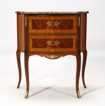 109609. BYRÅ, gustaviansk stil, 1900-tal.