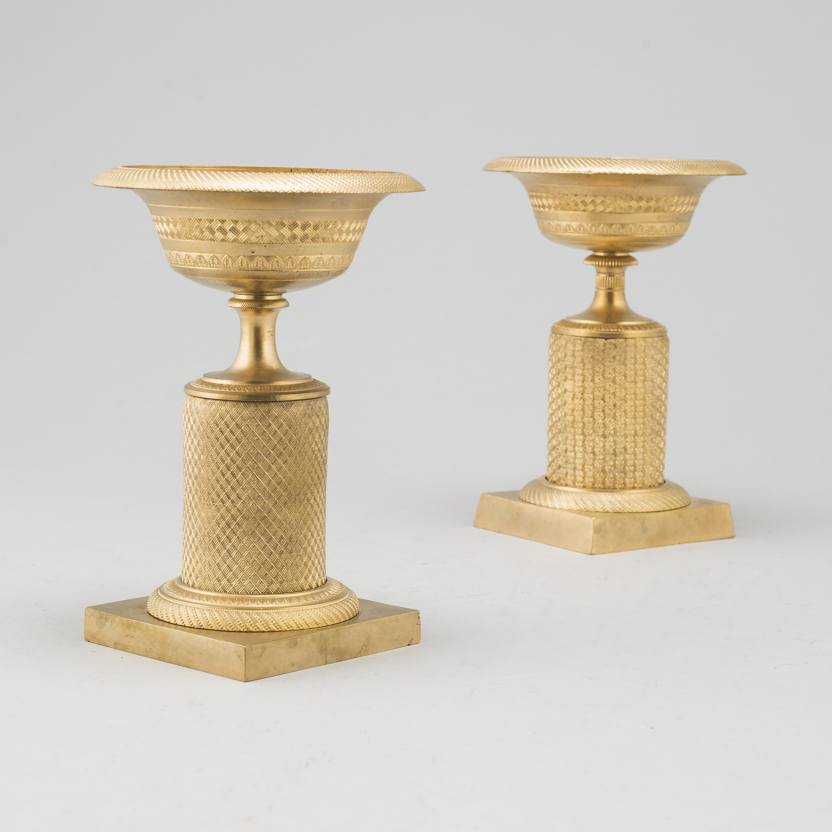 Two bronze tazze, empirestyle, 20th century. Bukowskis