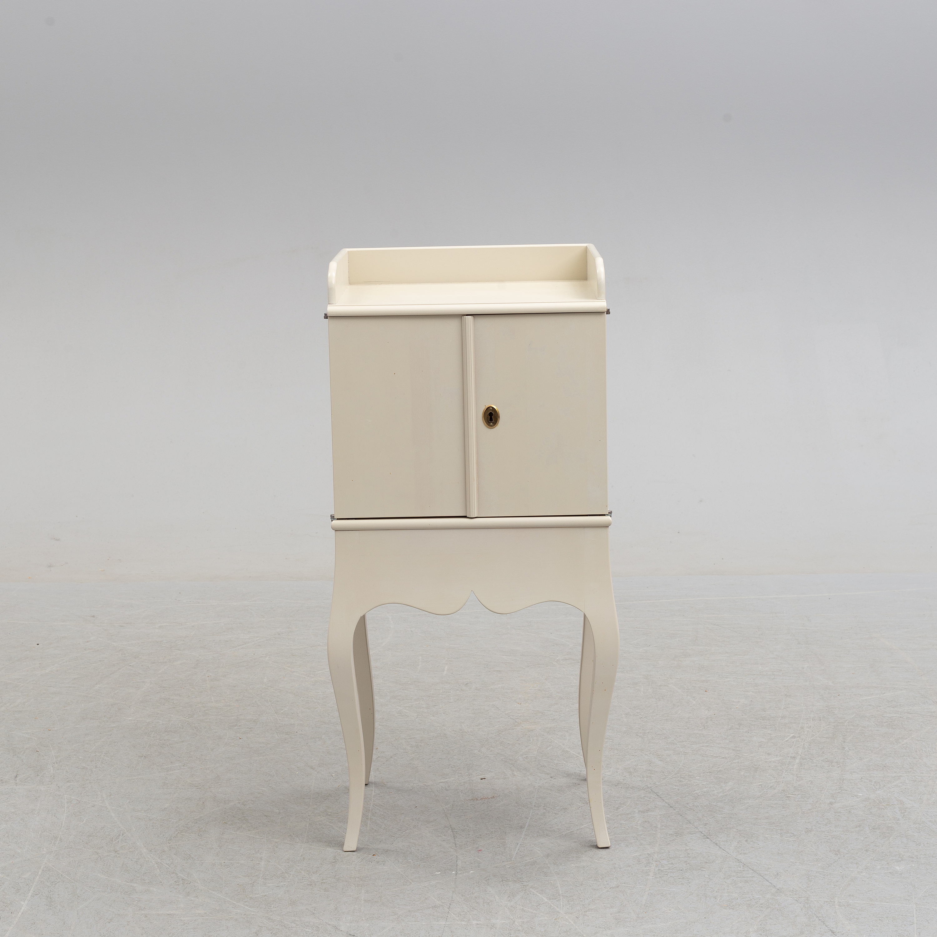 A 'Sandbro' bedside table from Ikea. Bukowskis