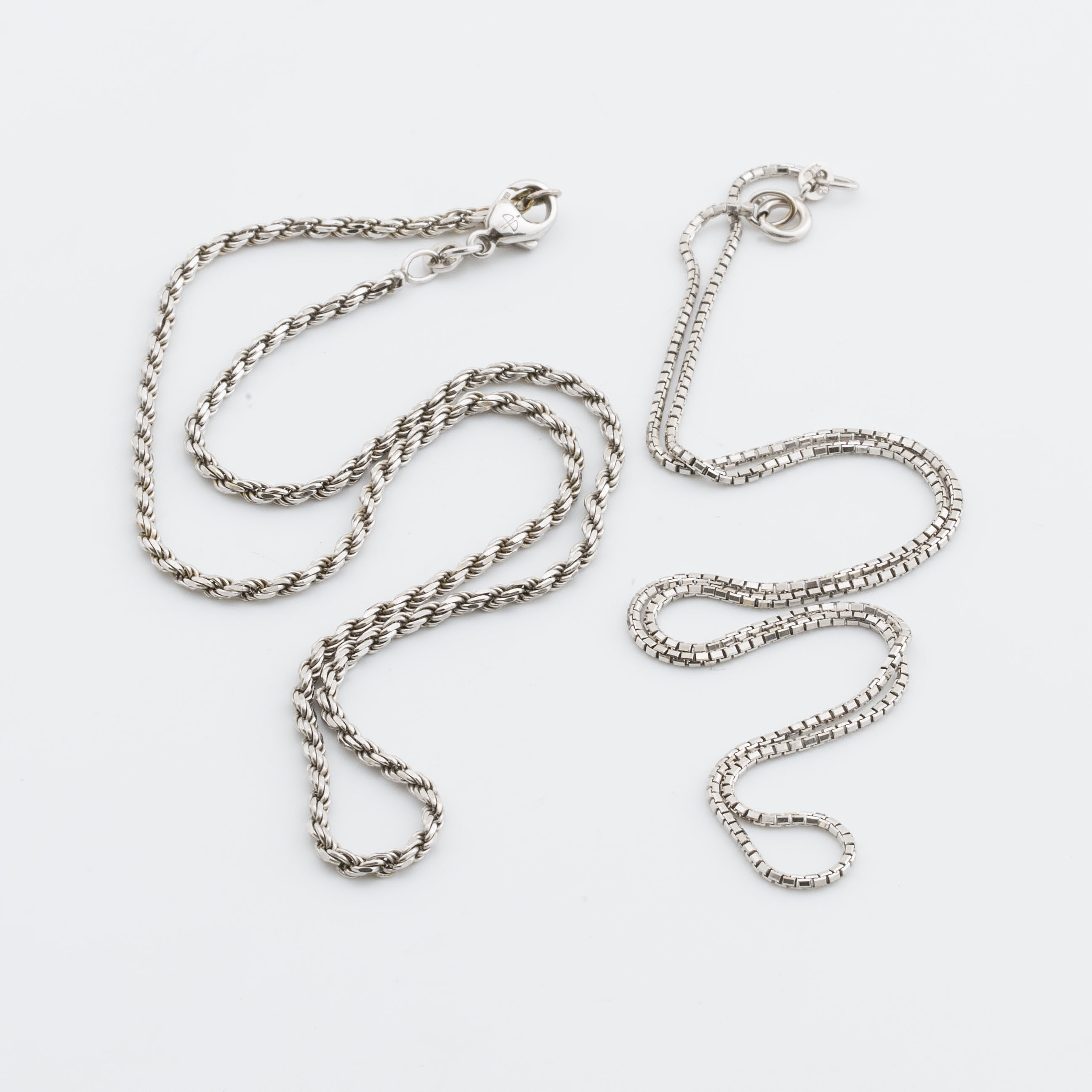 2 WHITEGOLD CHAINS, 18K, Chain with rope design Balestra. Bukowskis