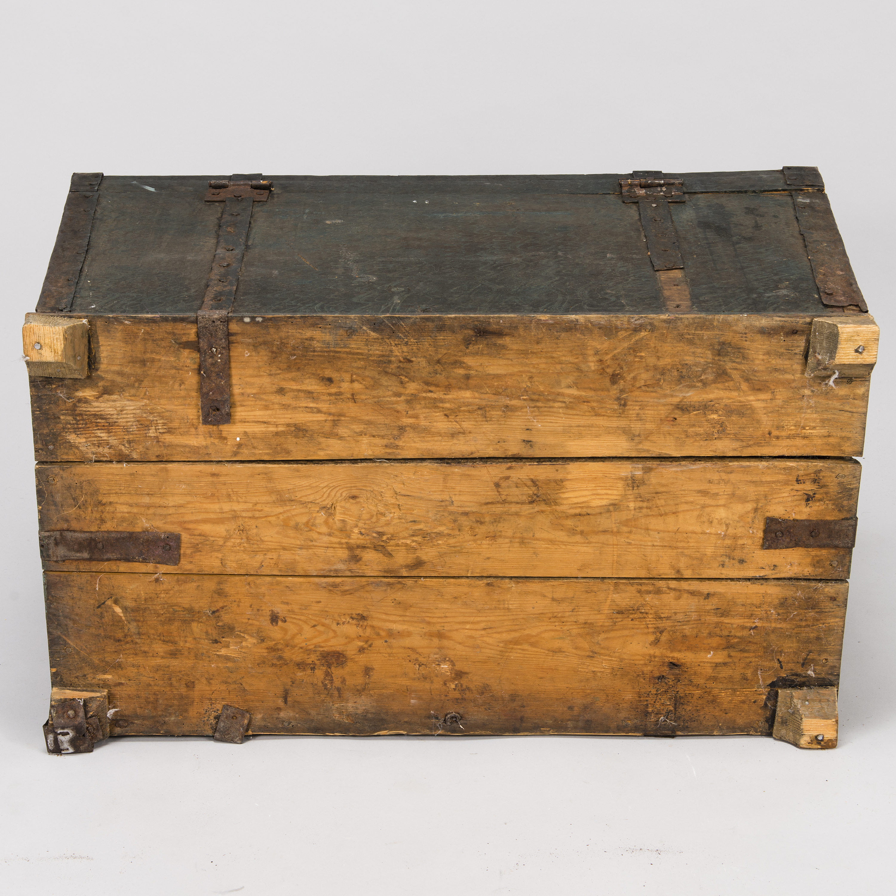 A CHEST, Russia early 19th century. Bukowskis