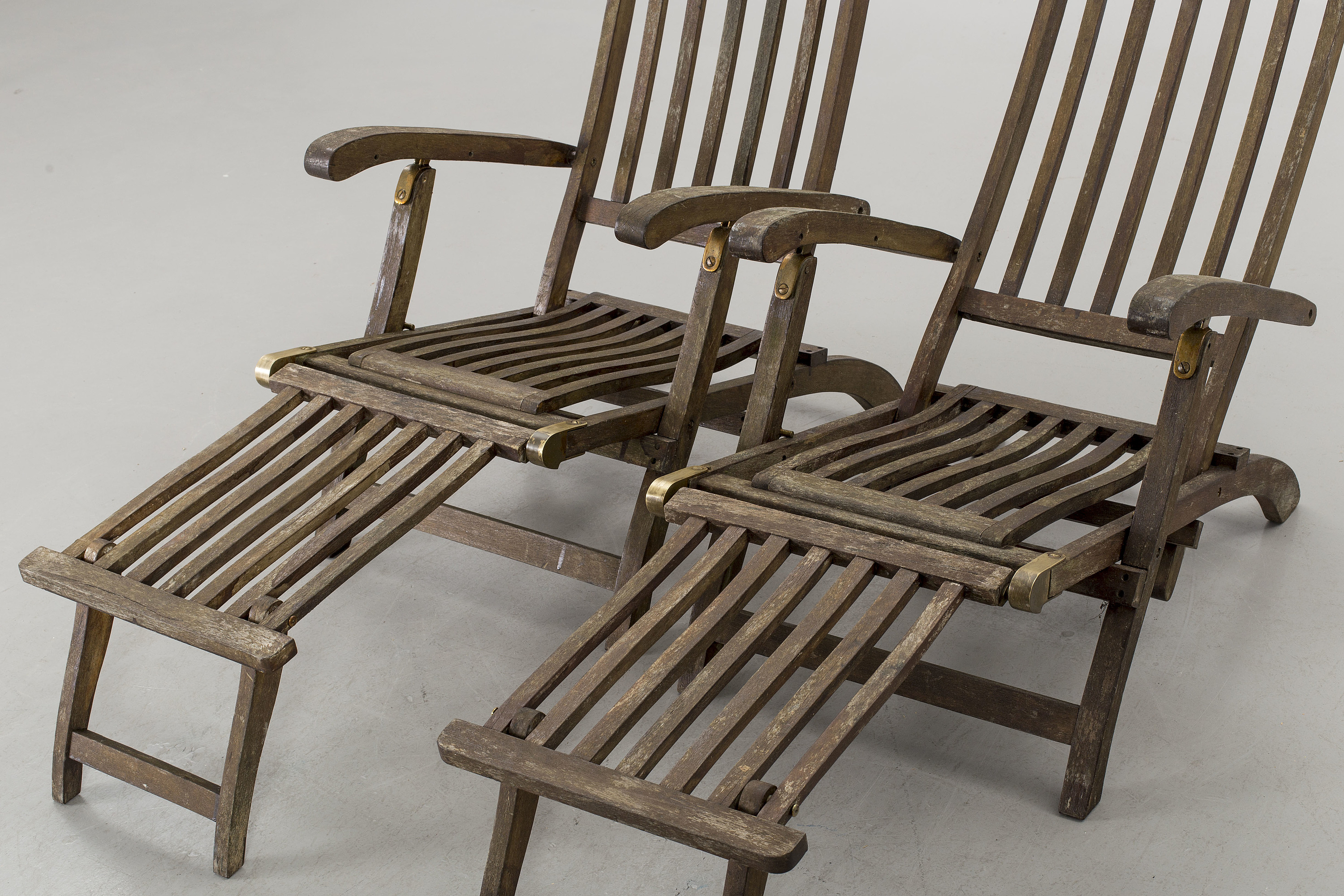 A PAIR OF DECK CHAIRS, first half of 20th century. Bukowskis