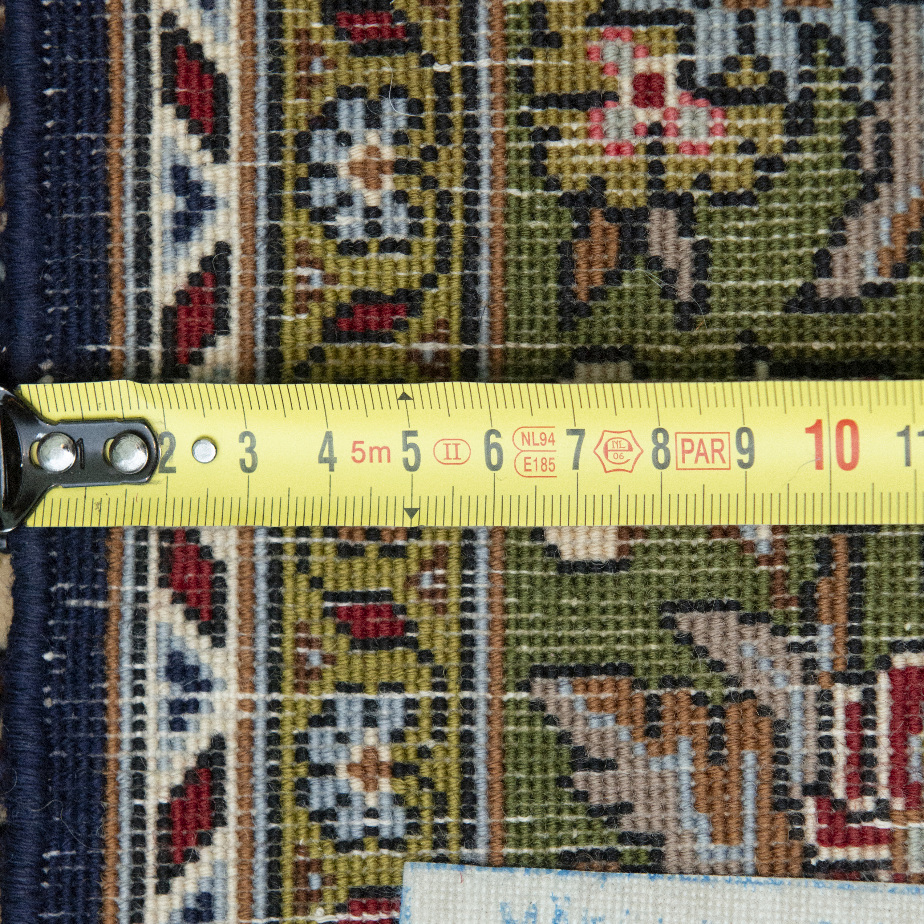 An oriental carpet. Qum. Circa 160x109 cm. Bukowskis