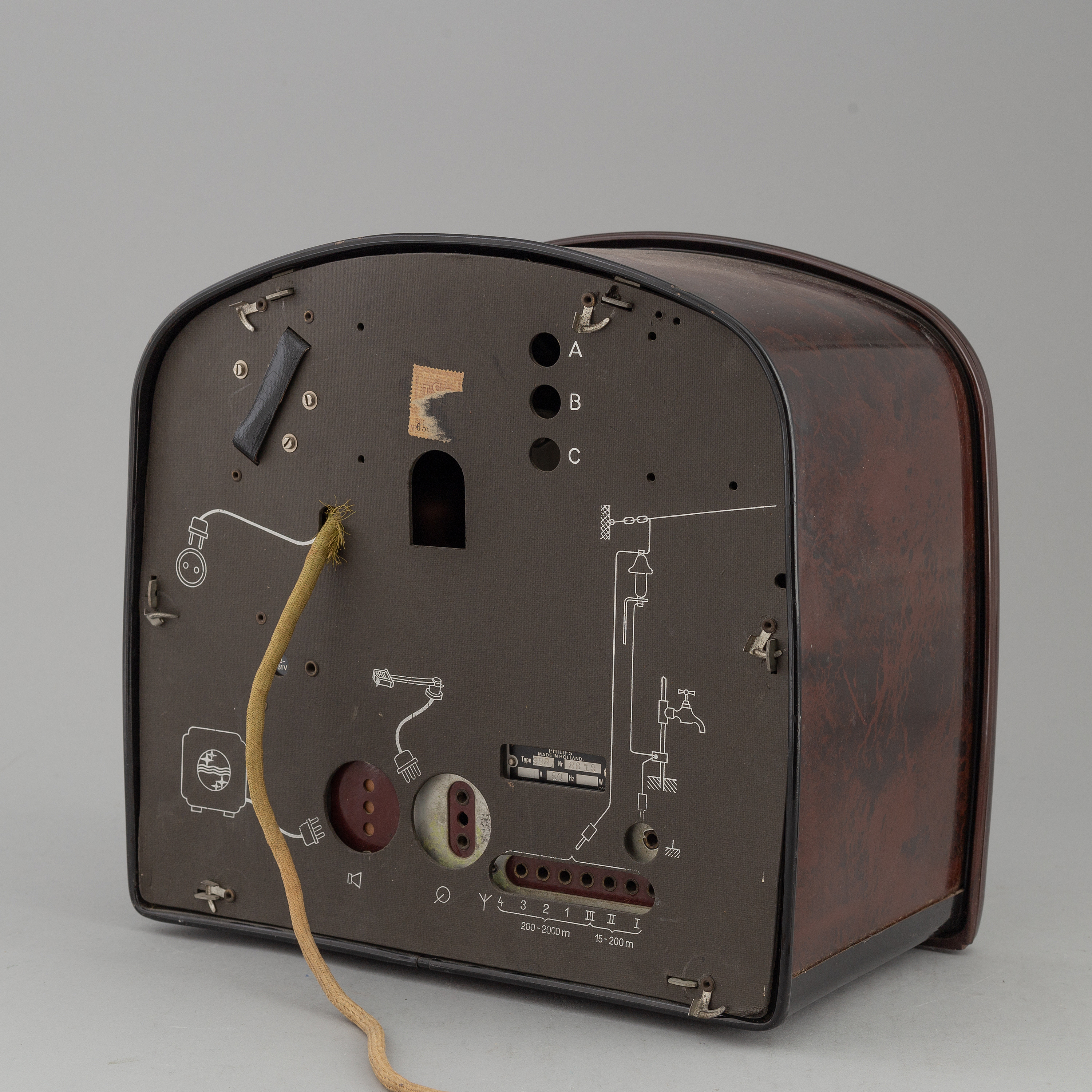 a 1950's radio from Philips. - Bukowskis