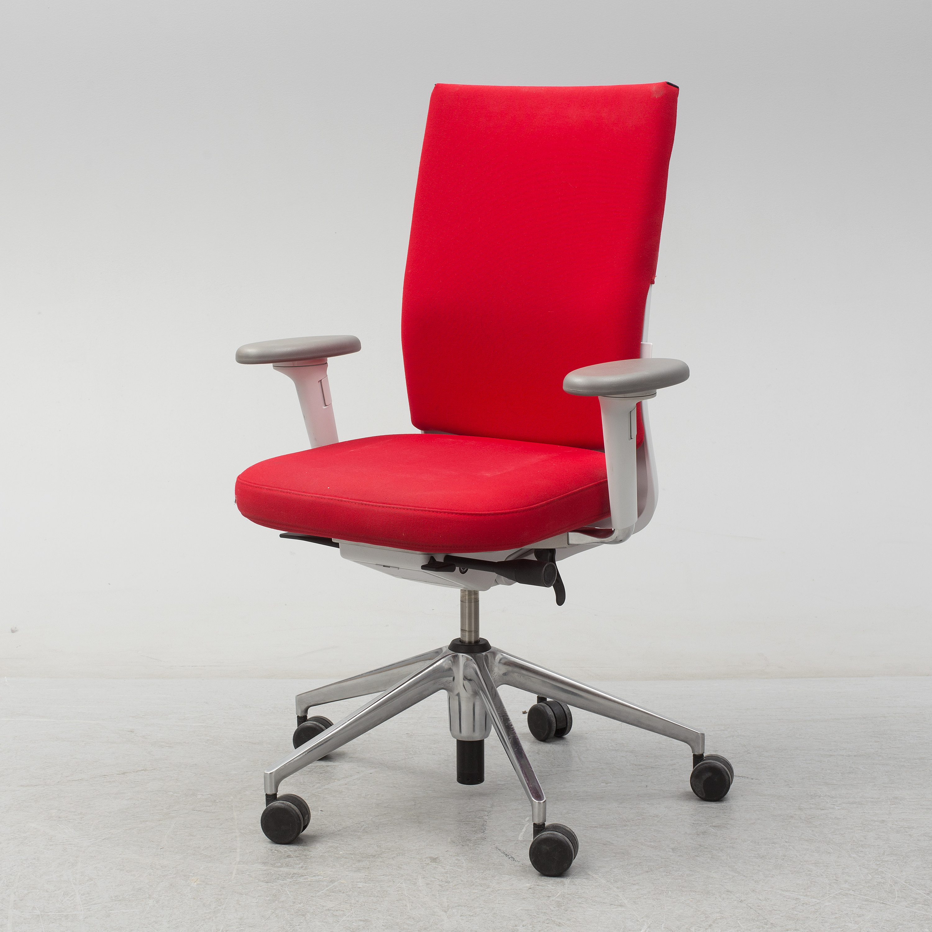 An 'Axess Plus Chair' by Antonio Citterio for Vitra. Bukowskis