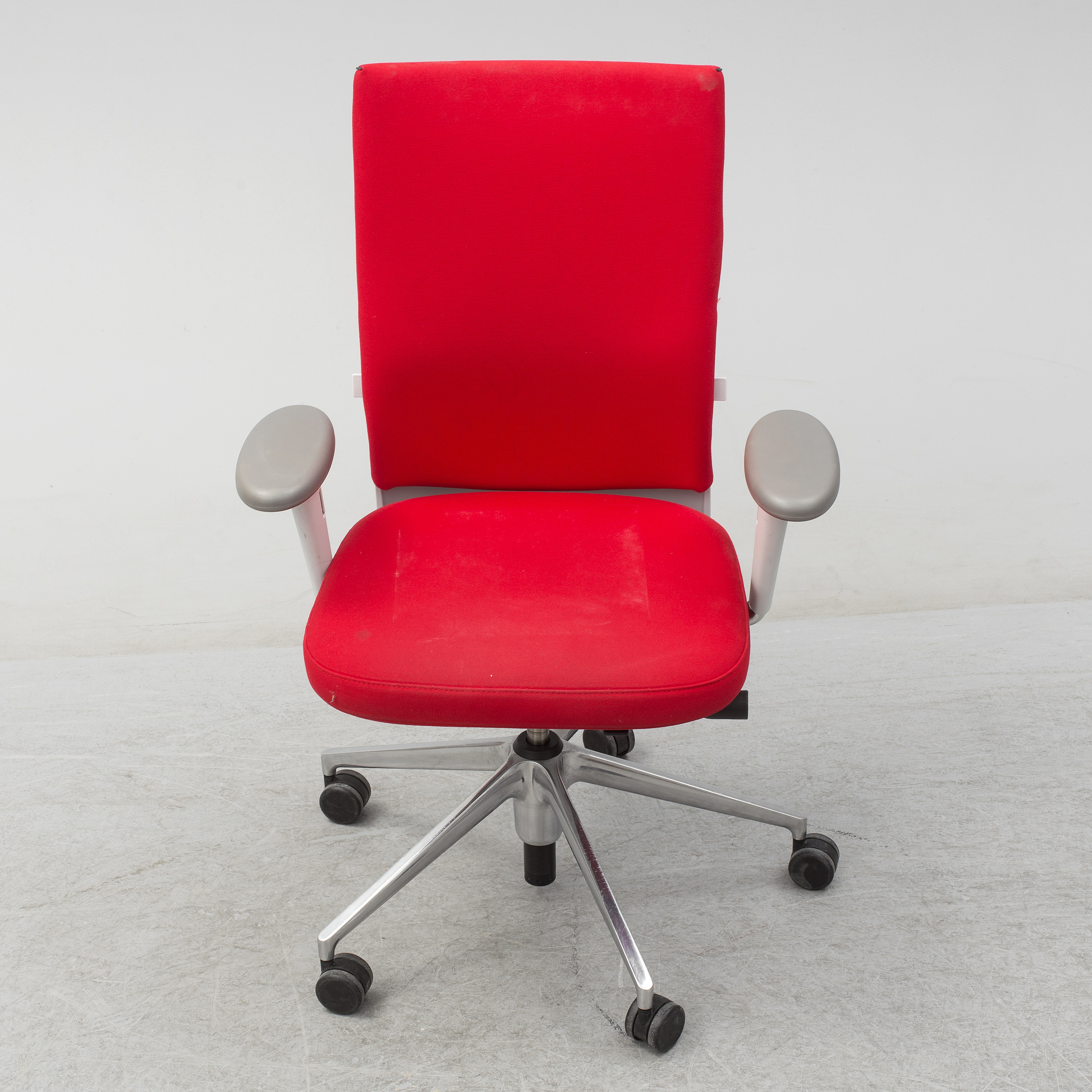 An 'Axess Plus Chair' by Antonio Citterio for Vitra. Bukowskis