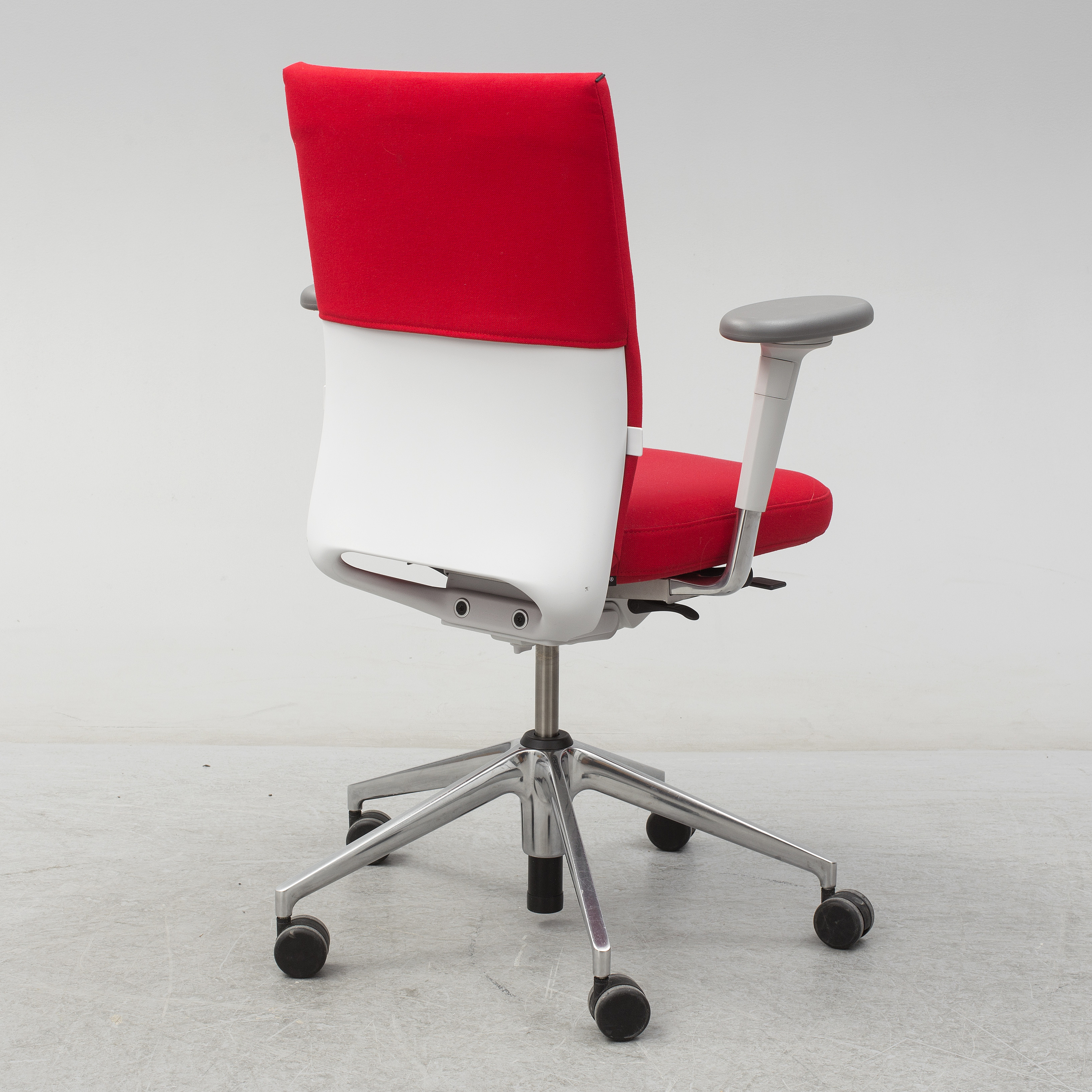 An 'Axess Plus Chair' by Antonio Citterio for Vitra. Bukowskis