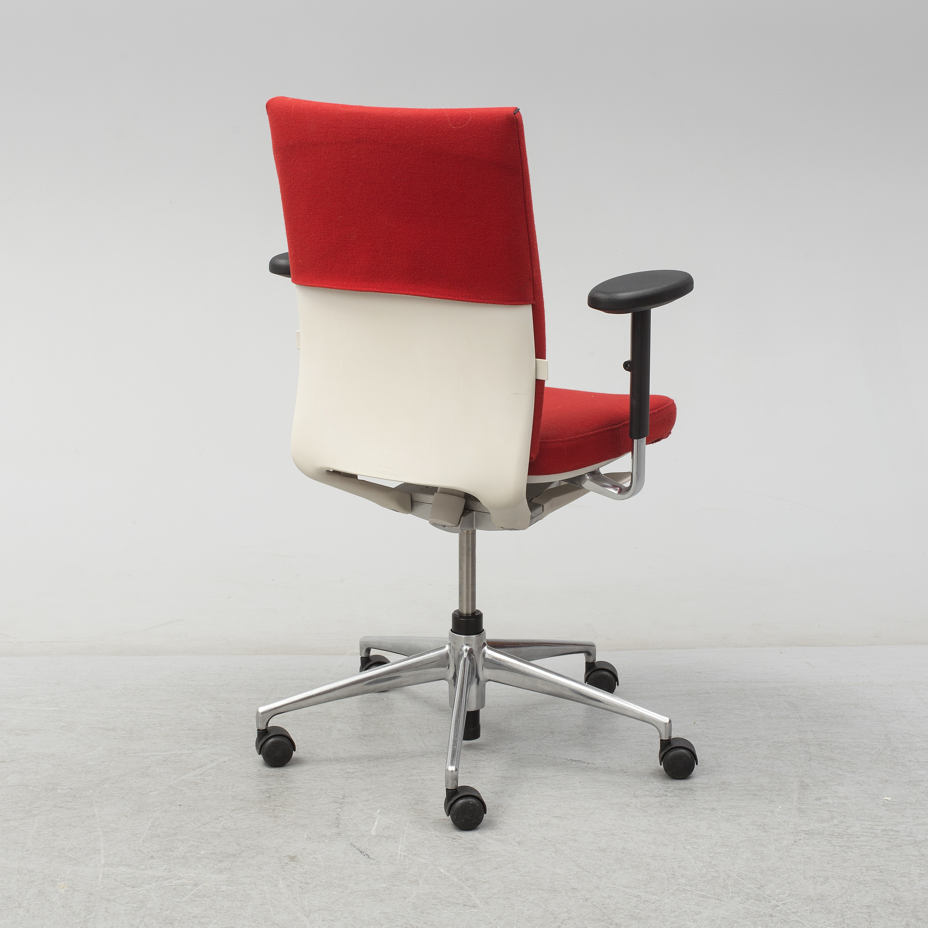 An 'Axess Plus Chair' by Antonio Citterio for Vitra. Bukowskis