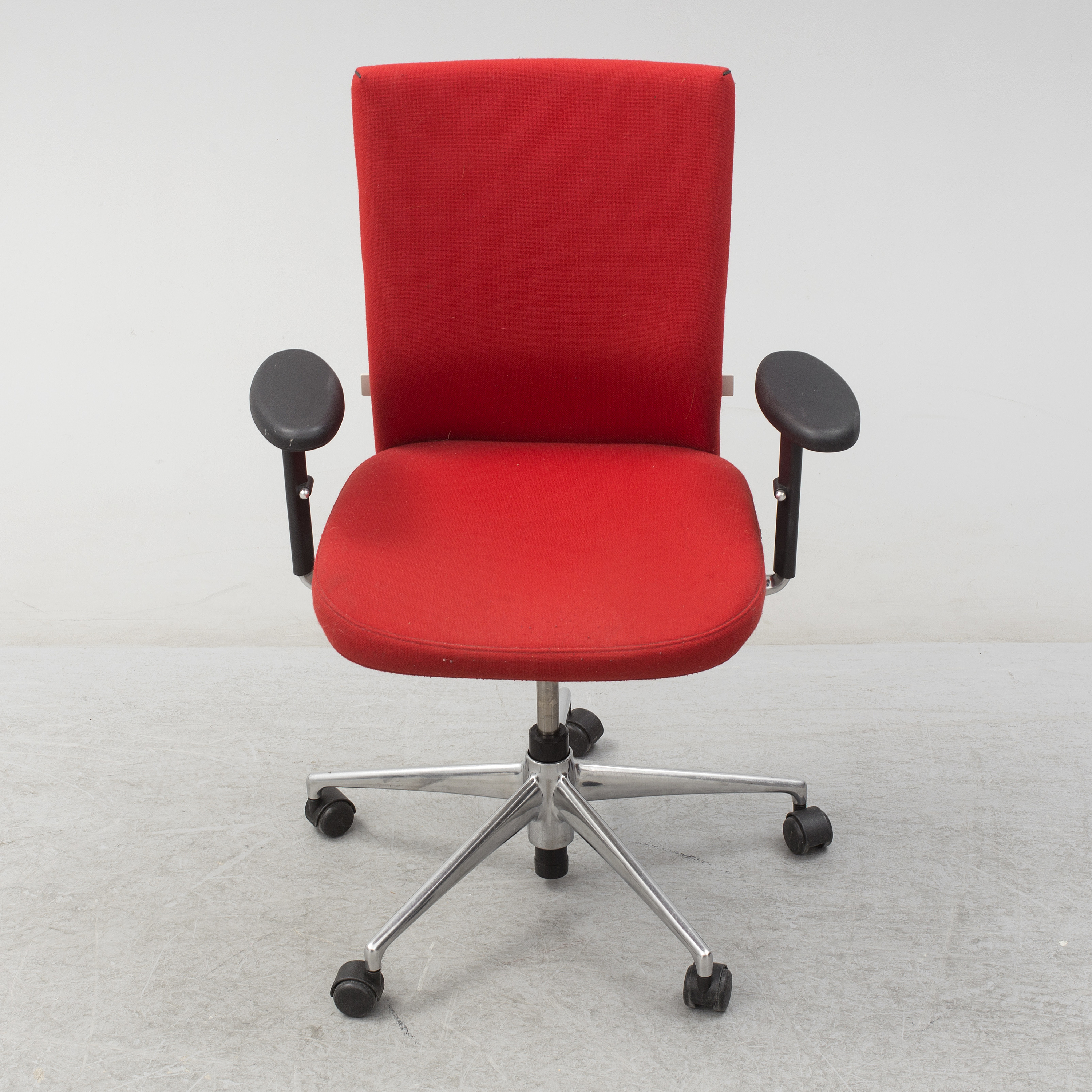 An 'Axess Plus Chair' by Antonio Citterio for Vitra. Bukowskis