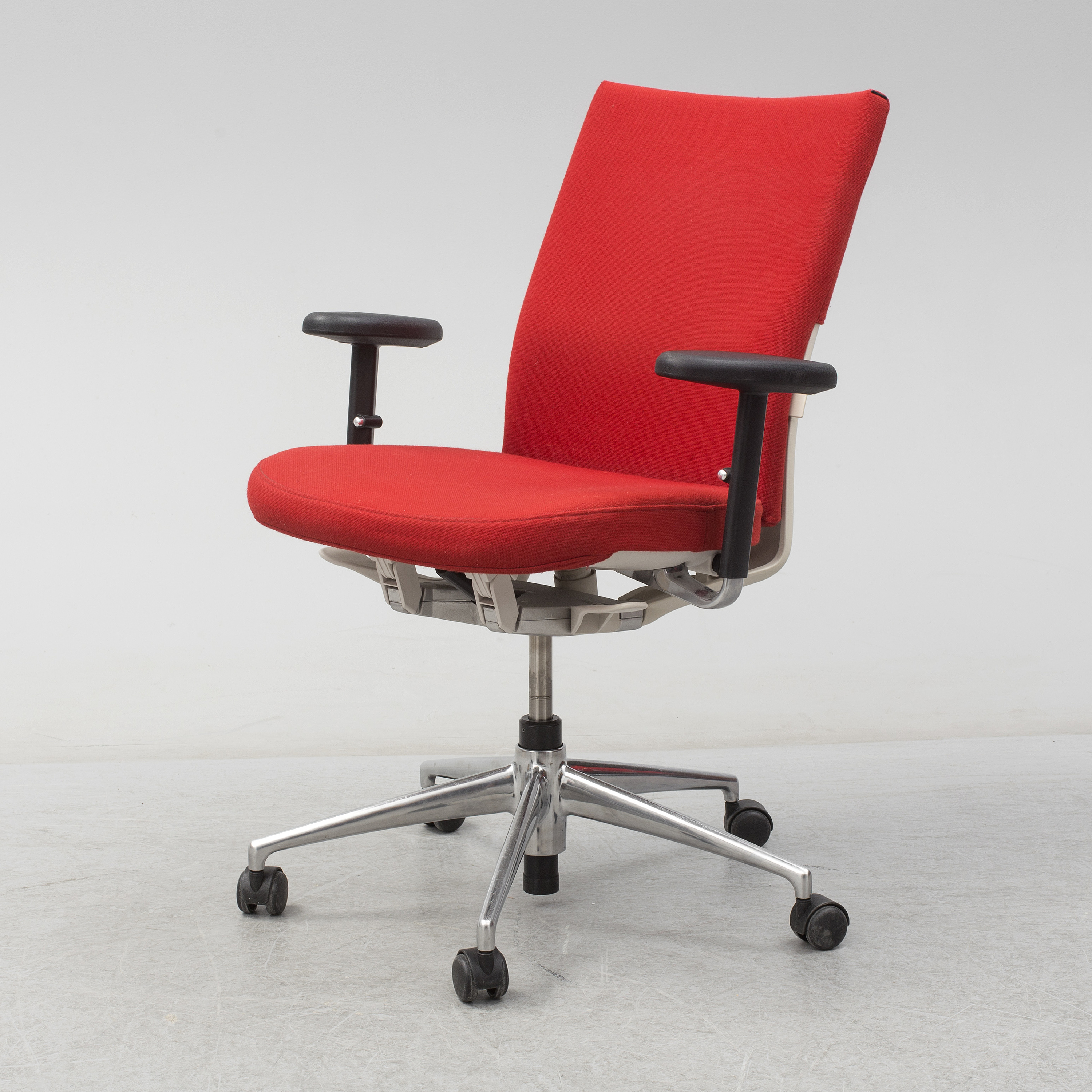 An 'Axess Plus Chair' by Antonio Citterio for Vitra. Bukowskis