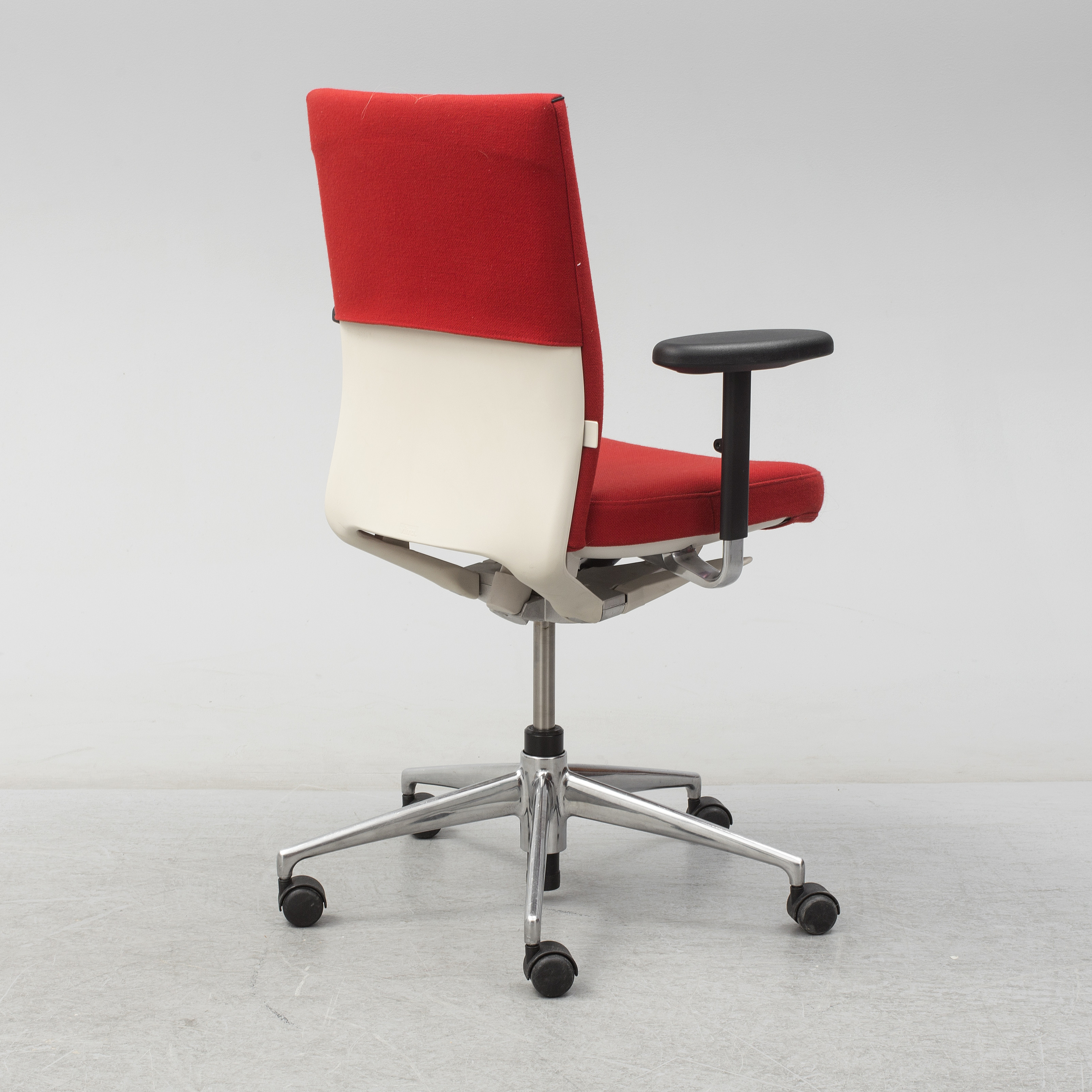 An 'Axess Plus Chair' by Antonio Citterio for Vitra. Bukowskis