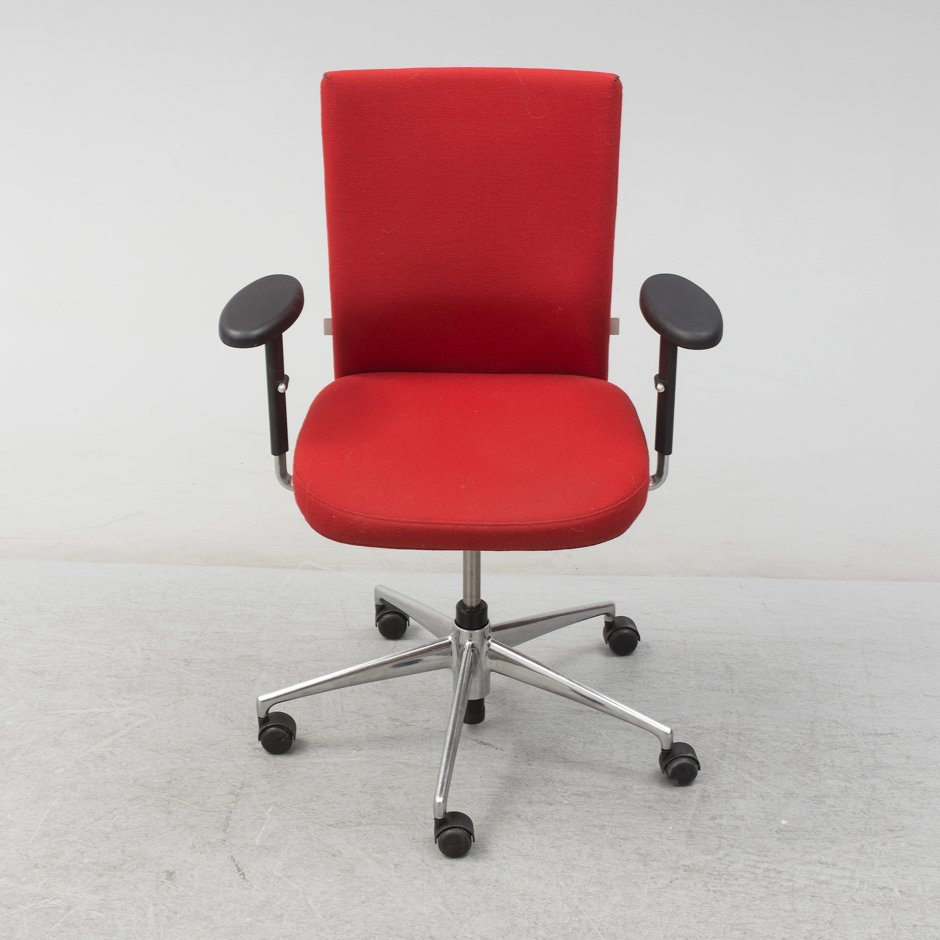 An 'Axess Plus Chair' by Antonio Citterio for Vitra. Bukowskis