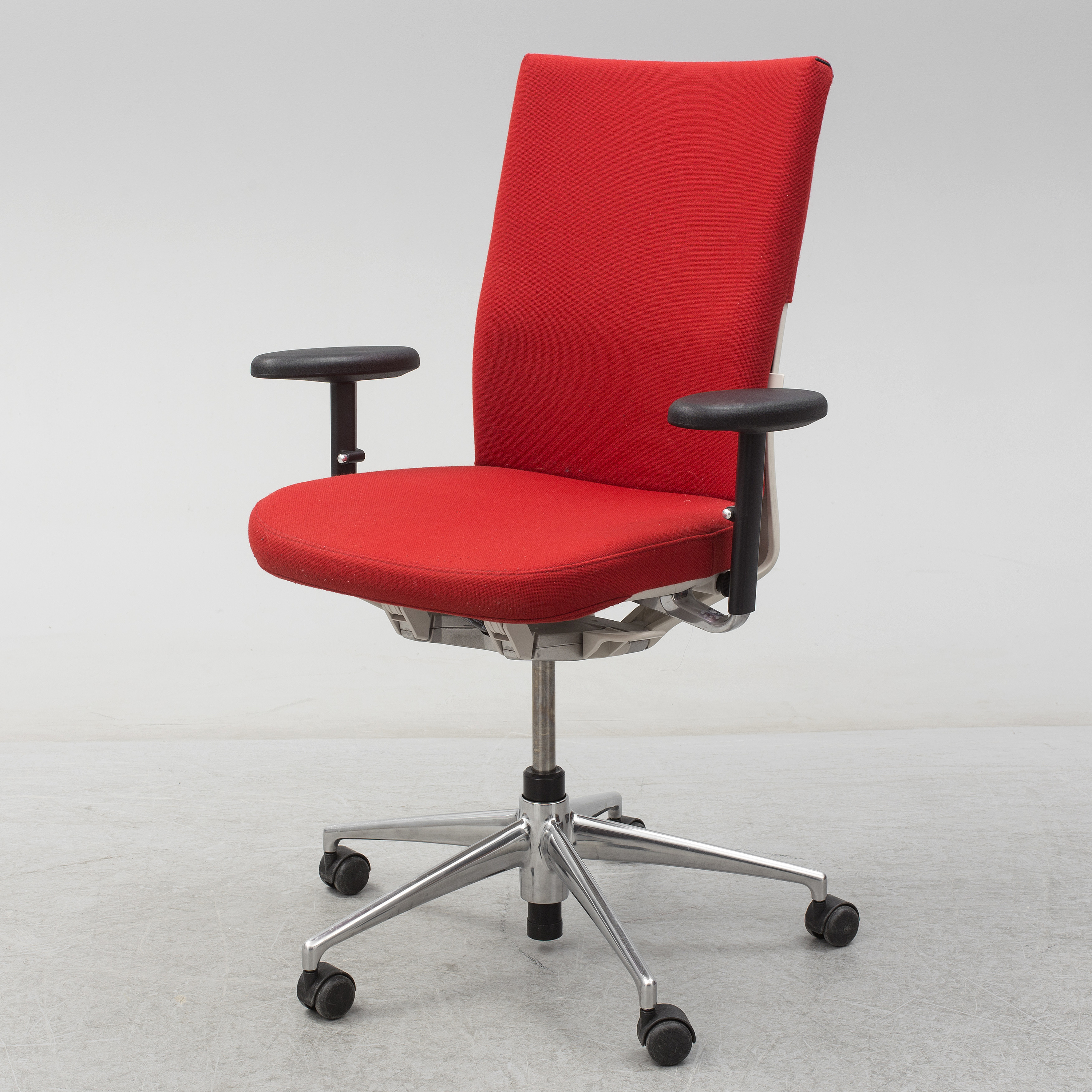 An 'Axess Plus Chair' by Antonio Citterio for Vitra. Bukowskis