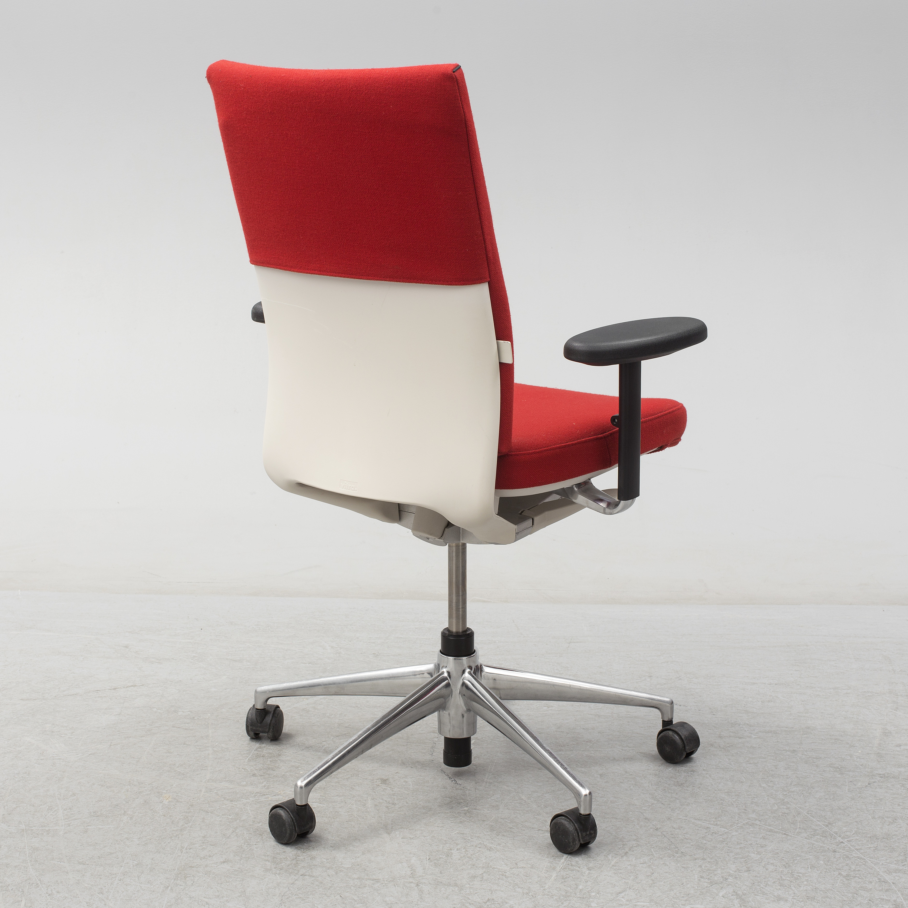 An 'Axess Plus Chair' by Antonio Citterio for Vitra. Bukowskis