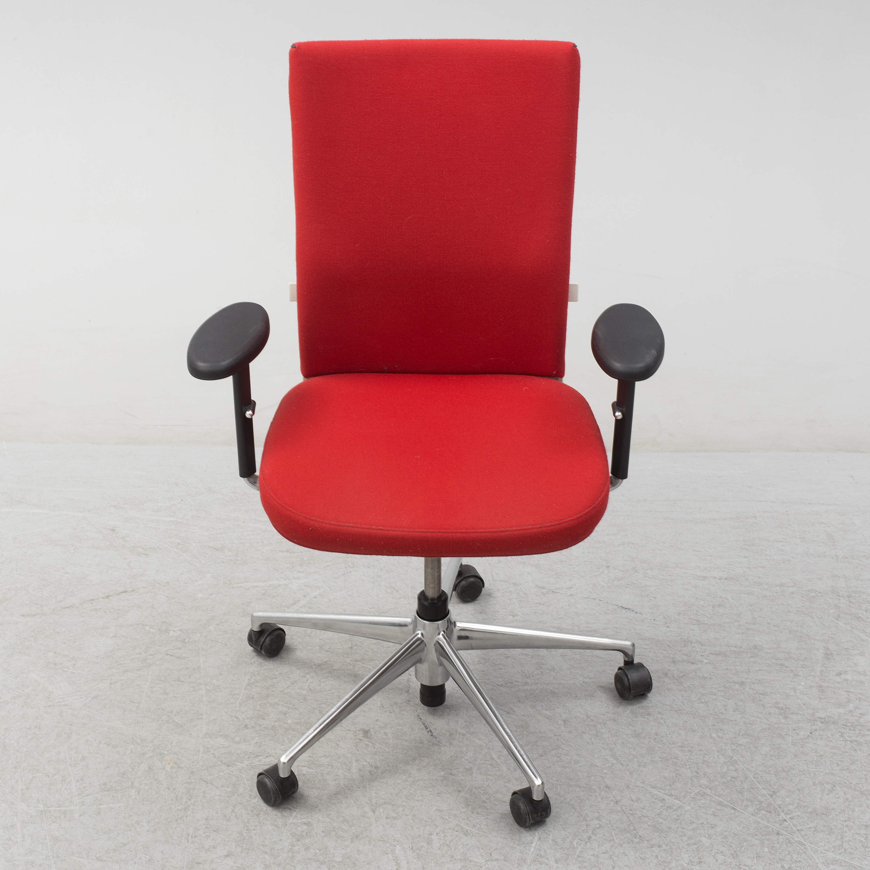 An 'Axess Plus Chair' by Antonio Citterio for Vitra. Bukowskis