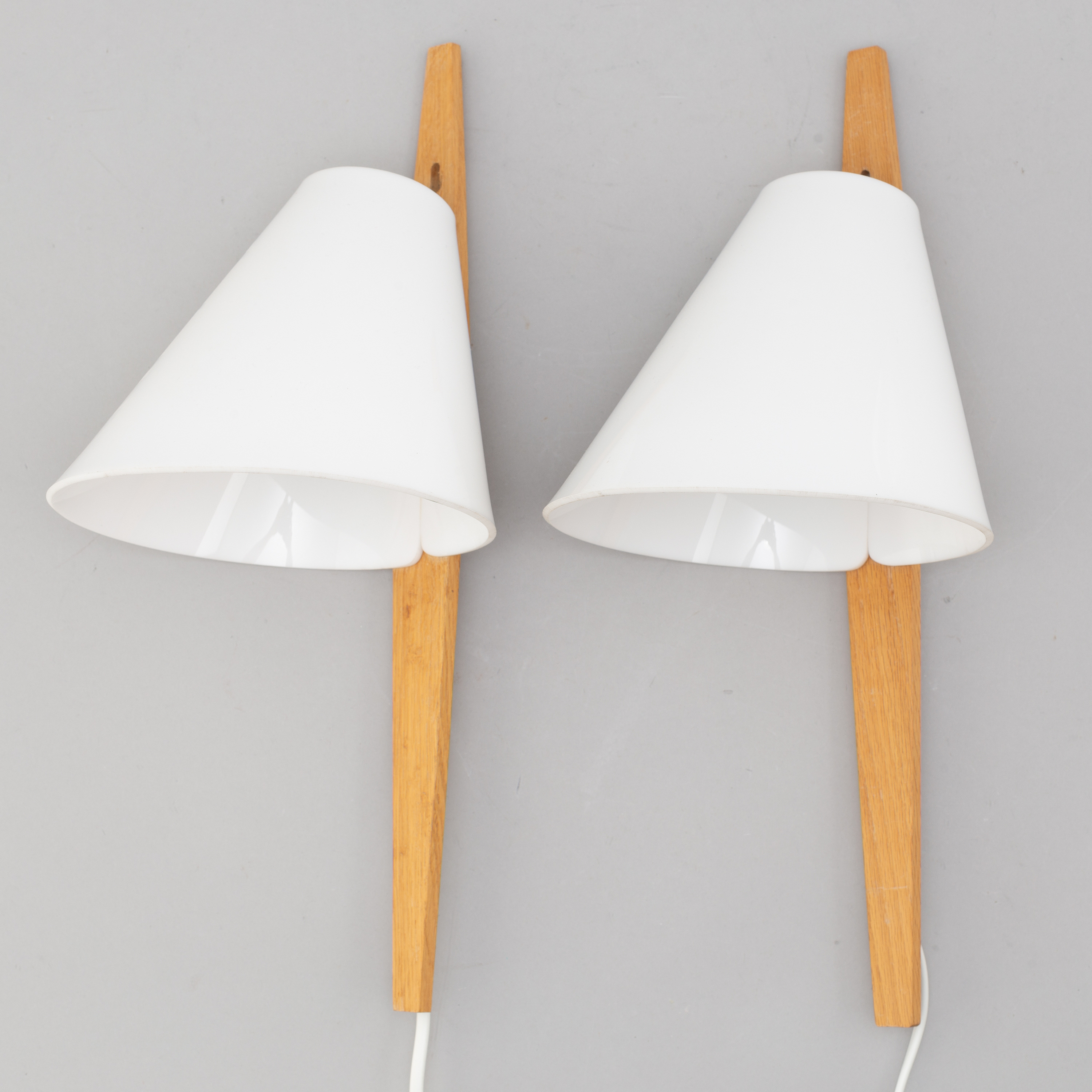 A pair of wall lights, second half of the 20th century. Bukowskis