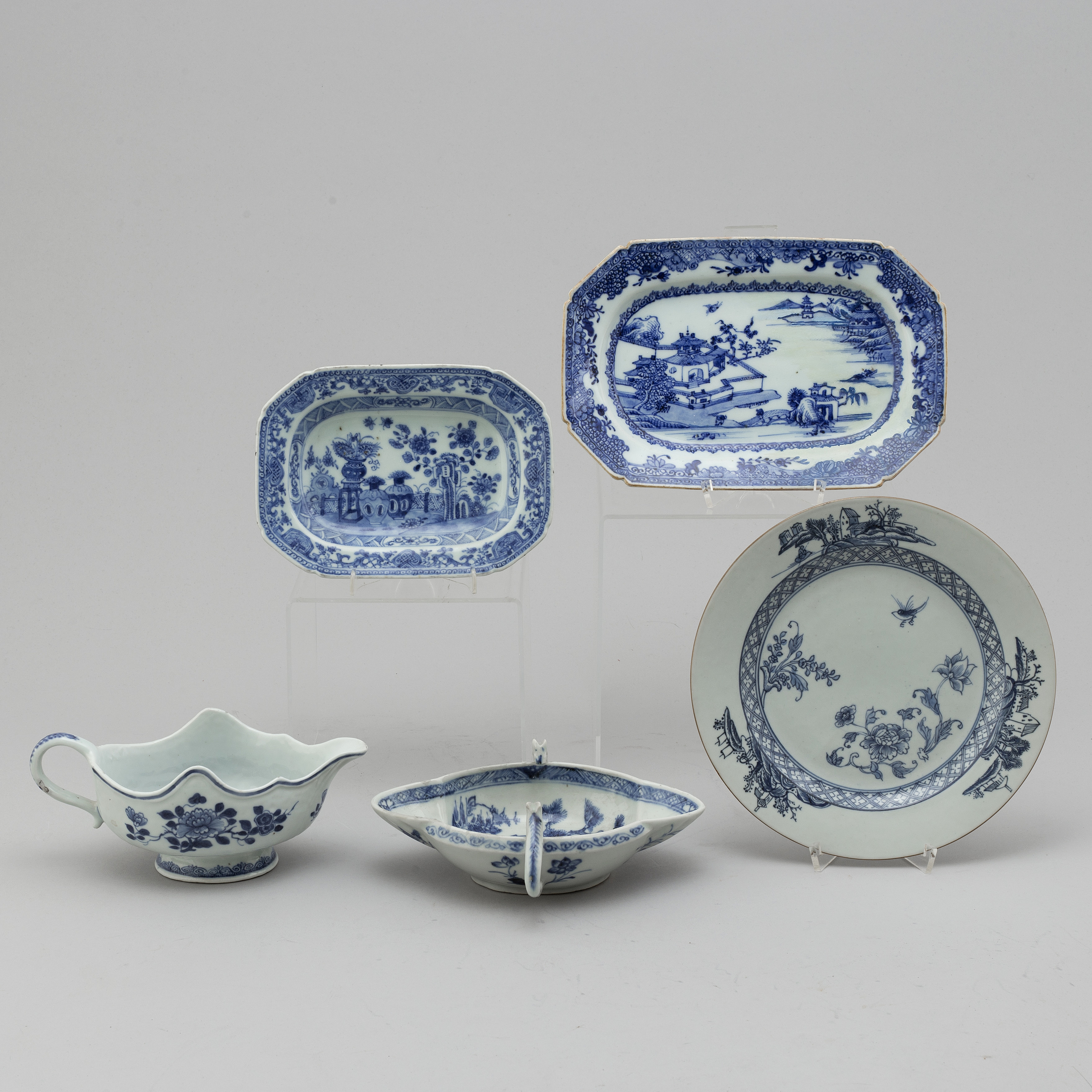 Five Chinese porcelain pieces, Qing Dynasty, Qianlong (17361795
