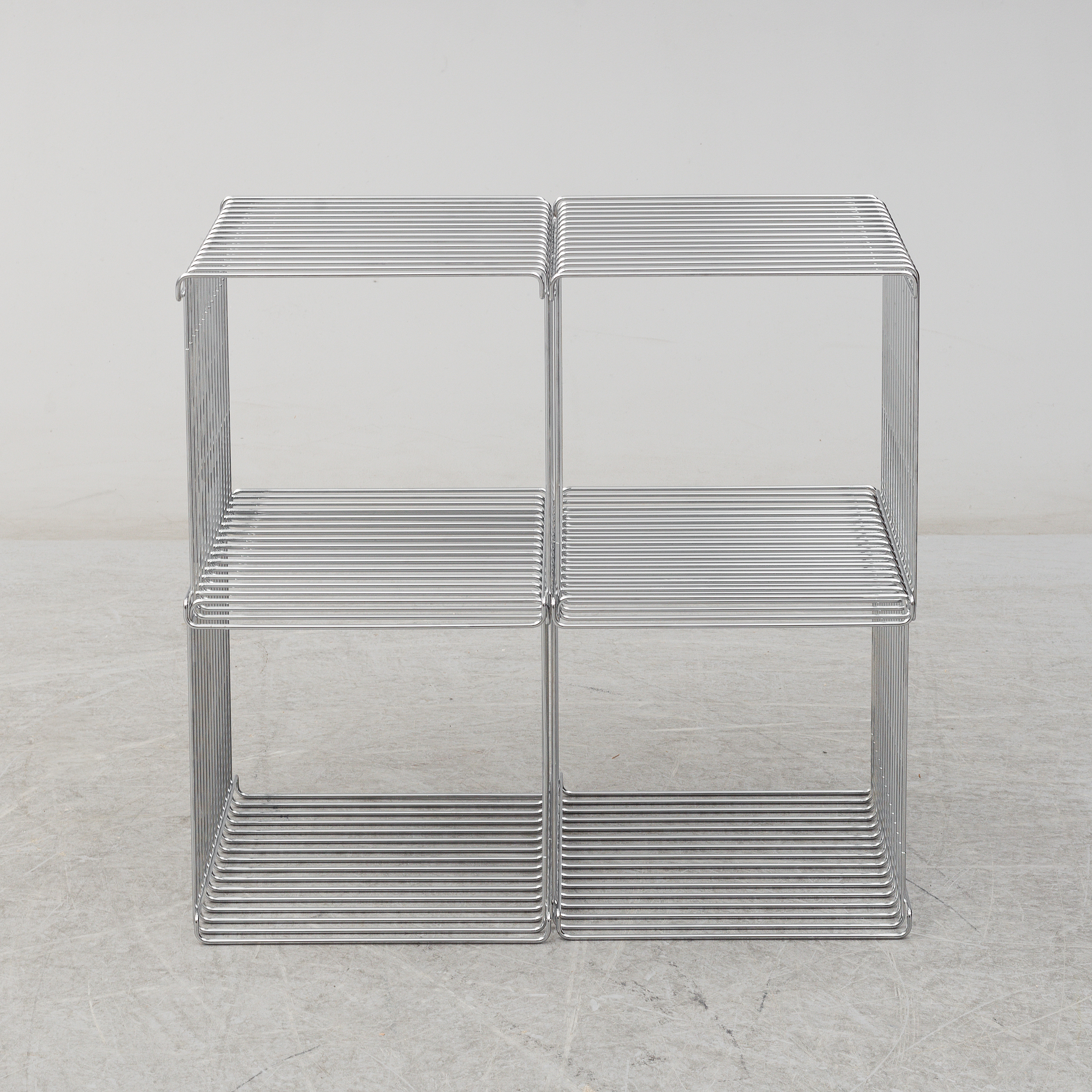 Four 'Wire cubes' by Verner Panton, Fritz Hansen. Bukowskis