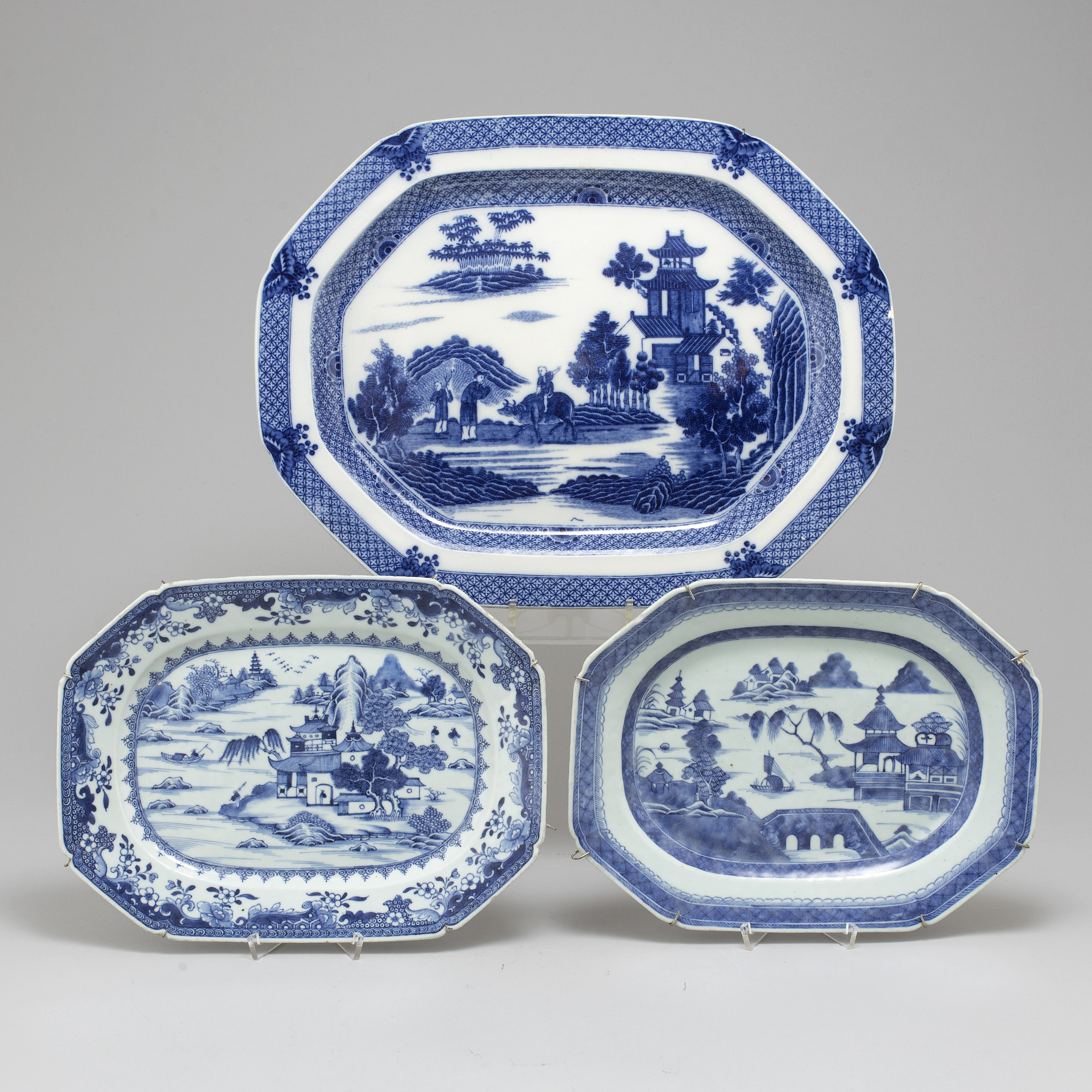 Two blue and white serving dishes, Qing dynasty, 18th century with an