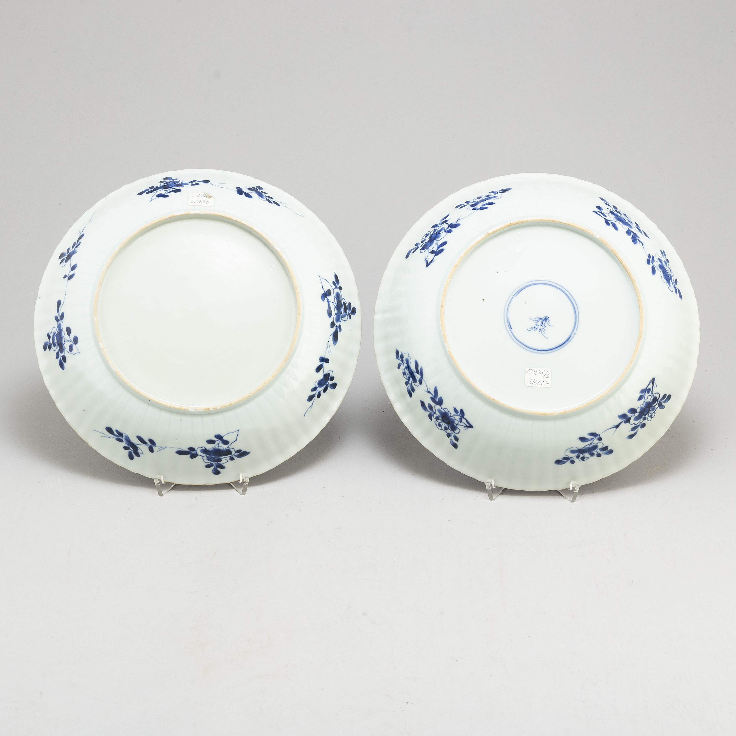 Two large blue and white serving dishes, Qing dynasty, Kangxi (1662
