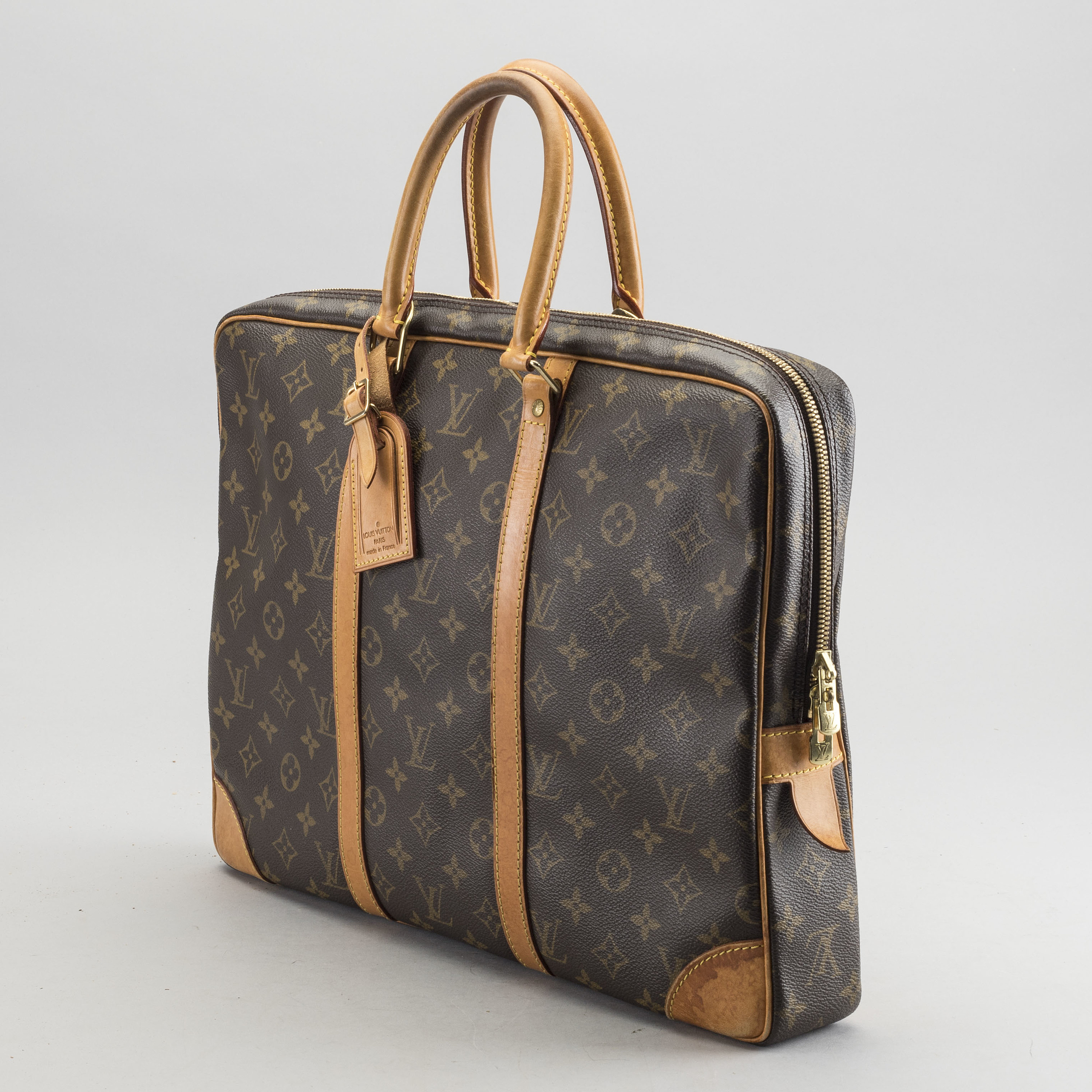 A LOUIS VUITTON BRIEFCASE. "Porte Documents". Bukowskis