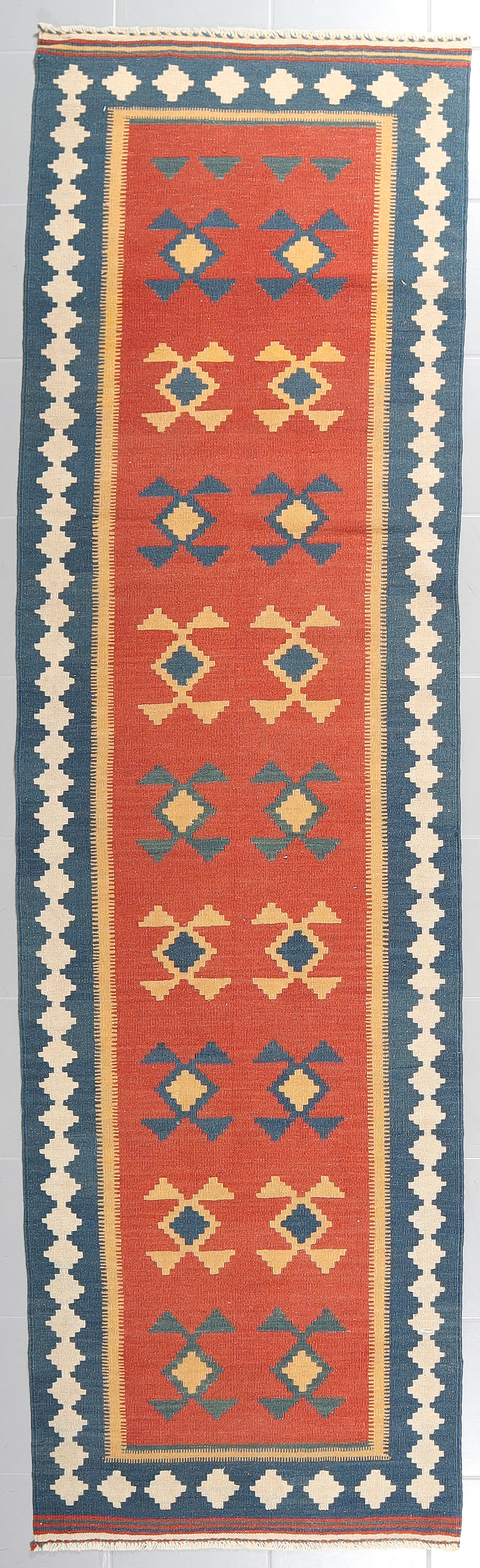 A FLATWEAVE RUNNER RUG, 288 x 83 cm. Bukowskis