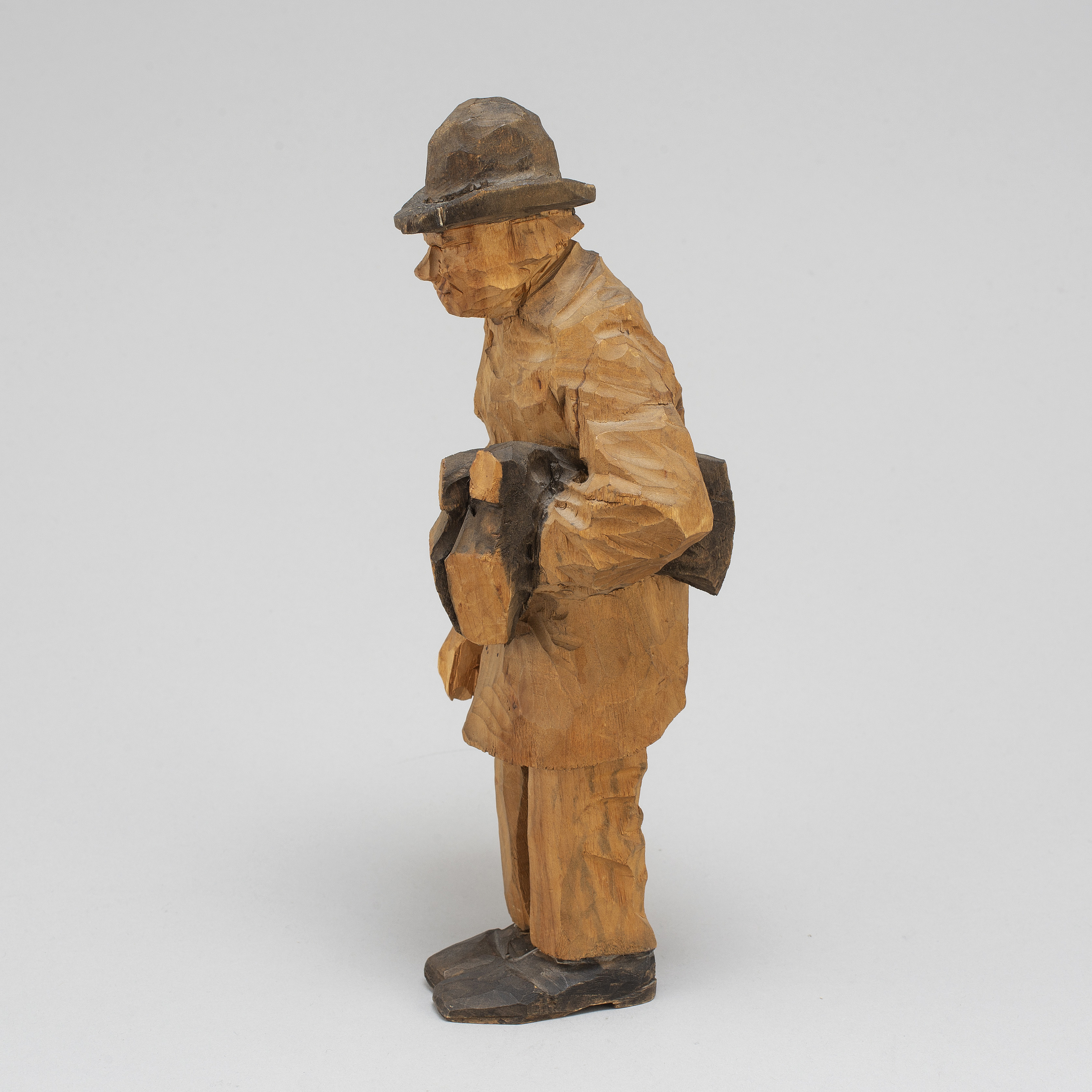 AXEL PETERSSON DÖDERHULTARN, a carved wooden sculpture, signed. Bukowskis