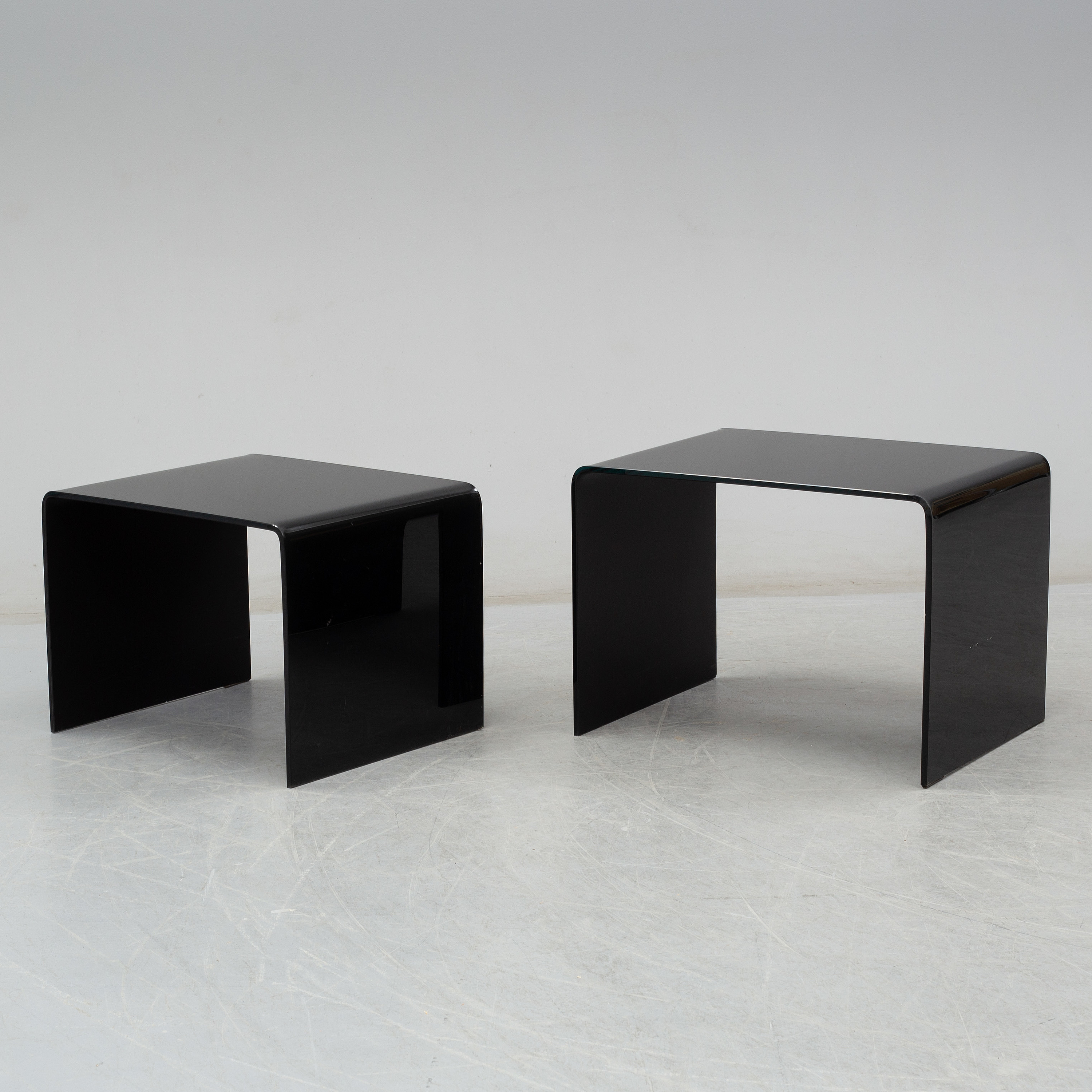Two modern glass tables. Bukowskis