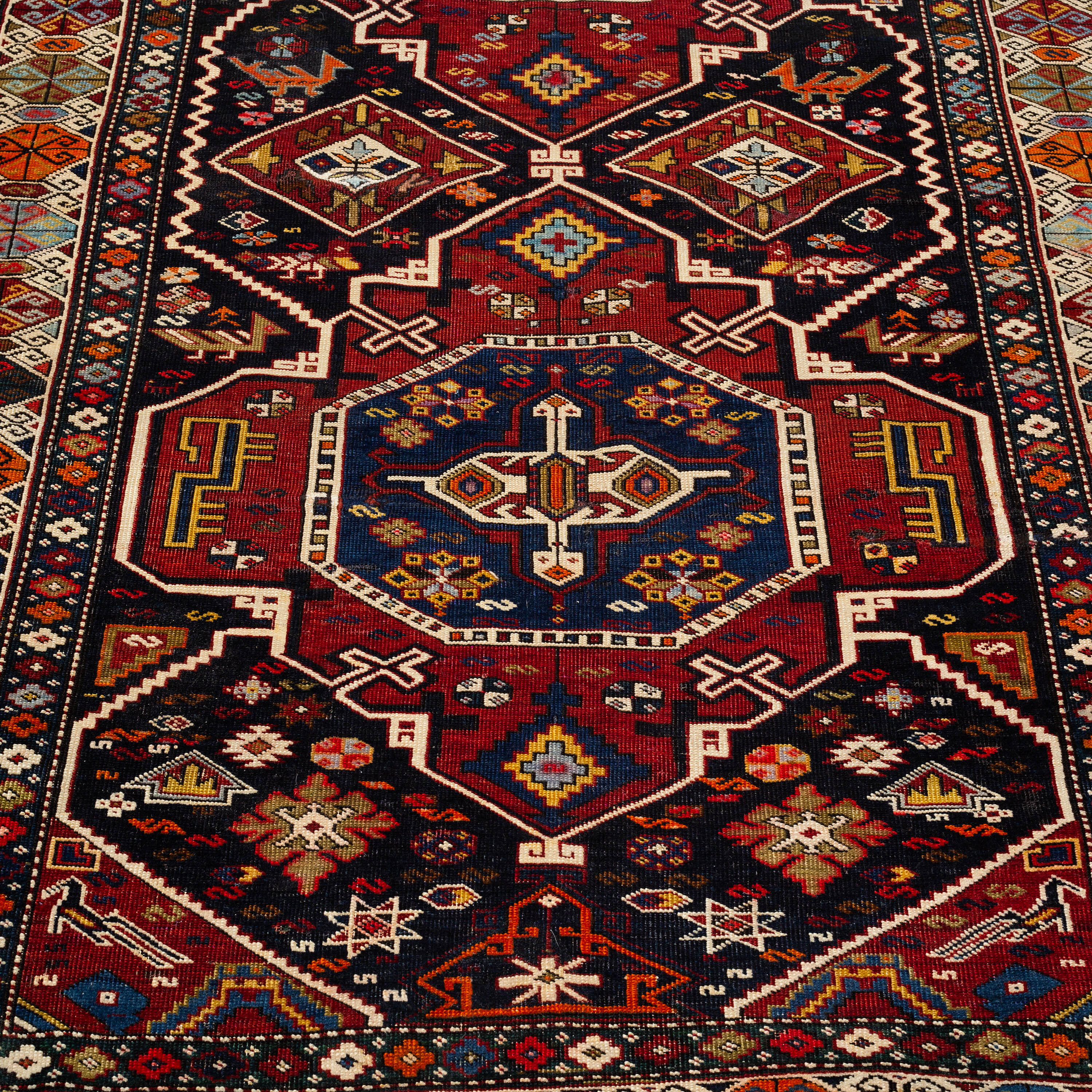 ANTIK KAUKAS, ca 202 x 125 cm. Bukowskis