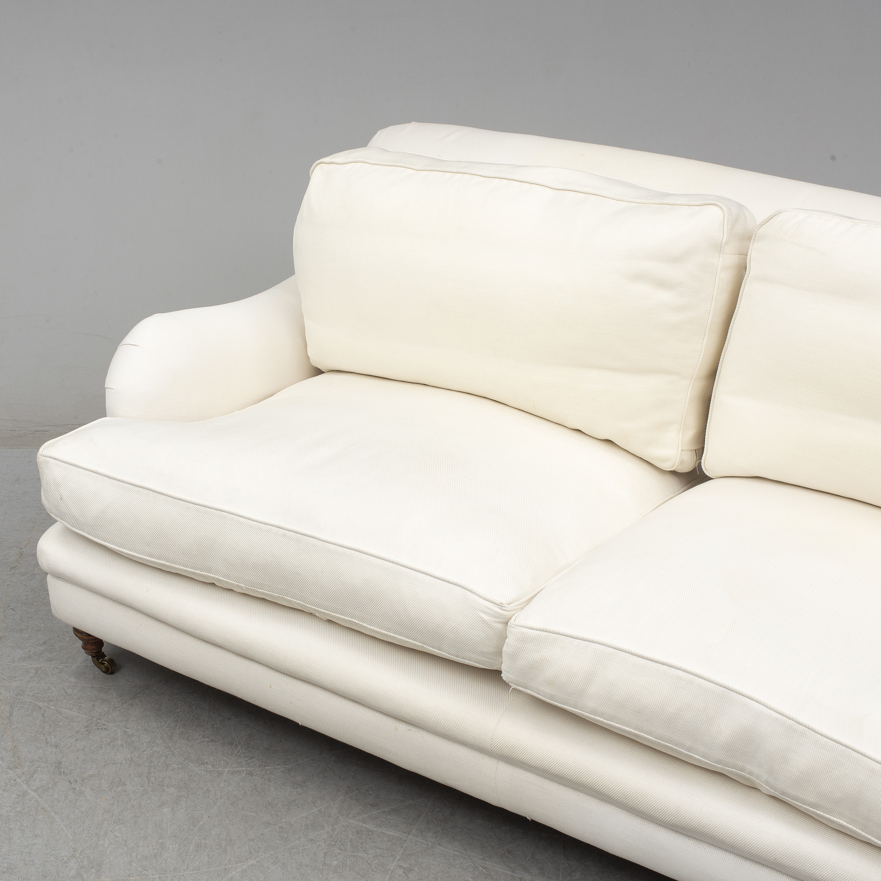 A contemporary Howard sofa. Bukowskis