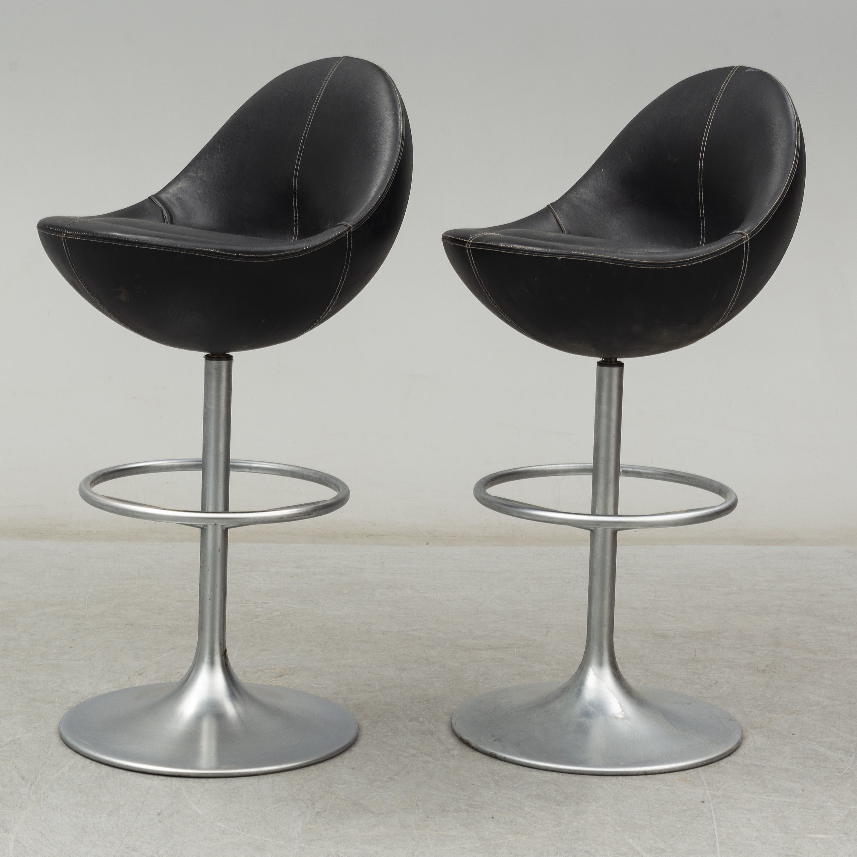 JOHANSSON DESIGN, "Venus", barstolar 6 st, omkring 2000. Bukowskis