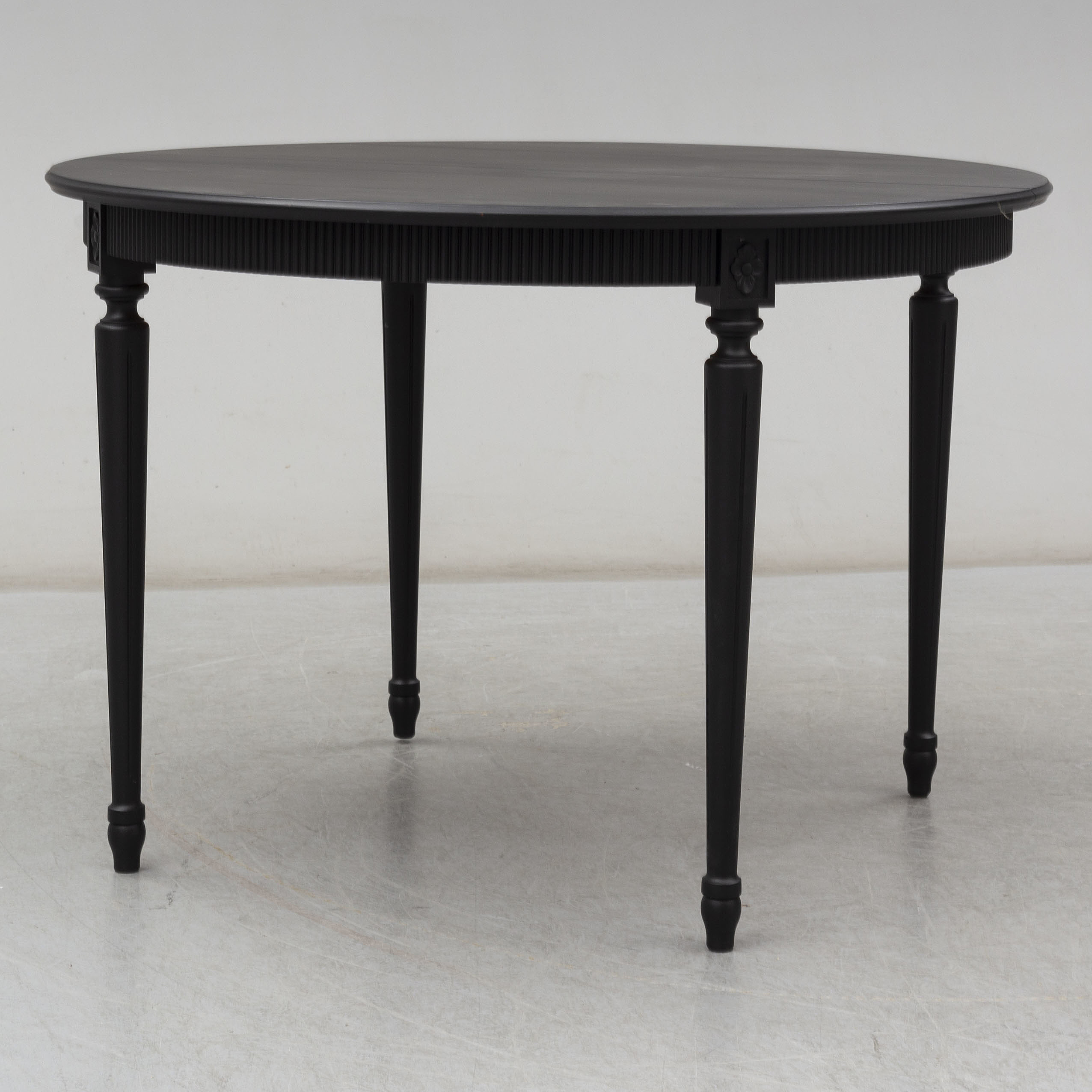 A painted Gustavian style dining table, second half of the 20th Century