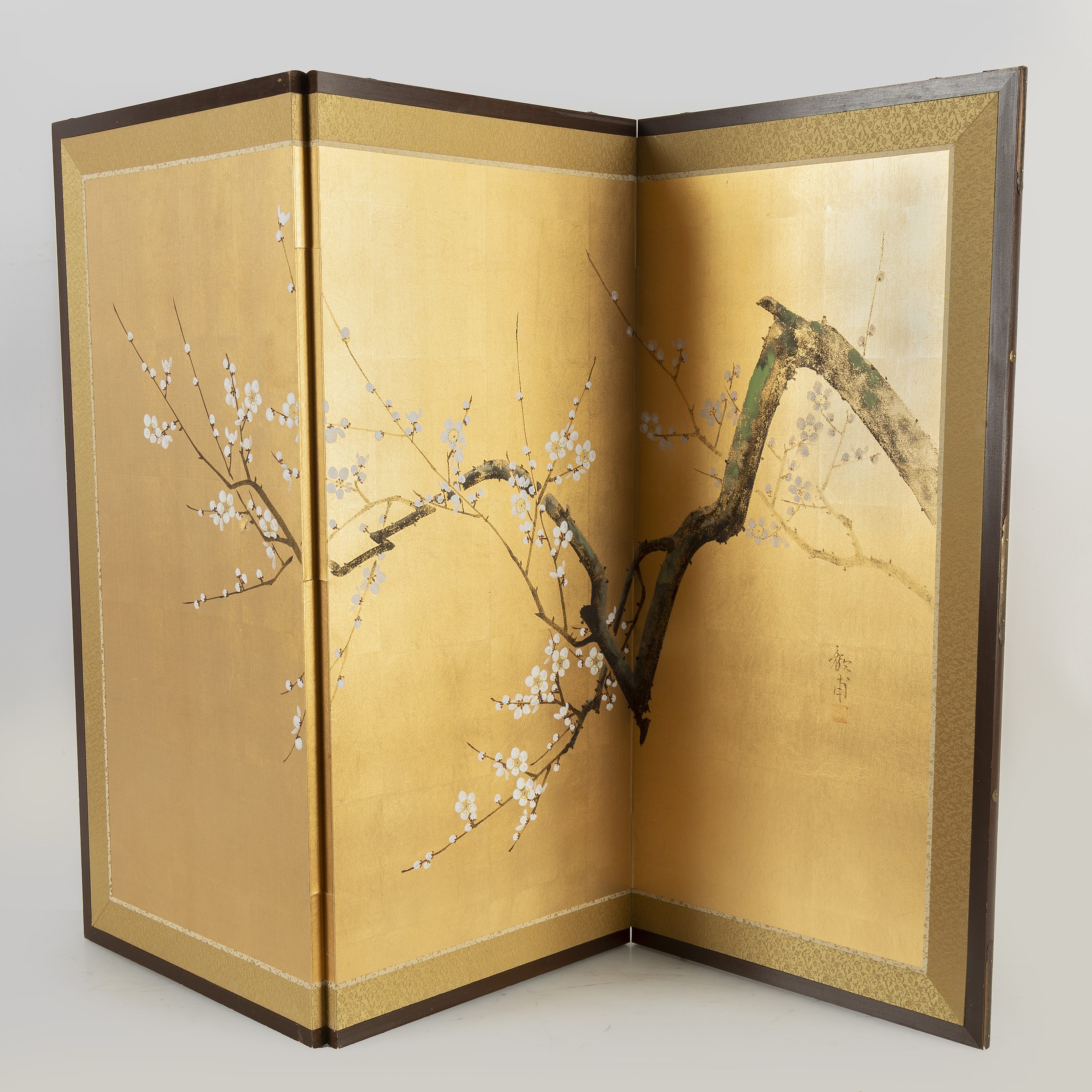 A three panel folding screen, Japan, 20th century. Bukowskis