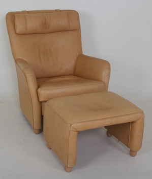 116499. FÅTÖLJ med FOTPALL.