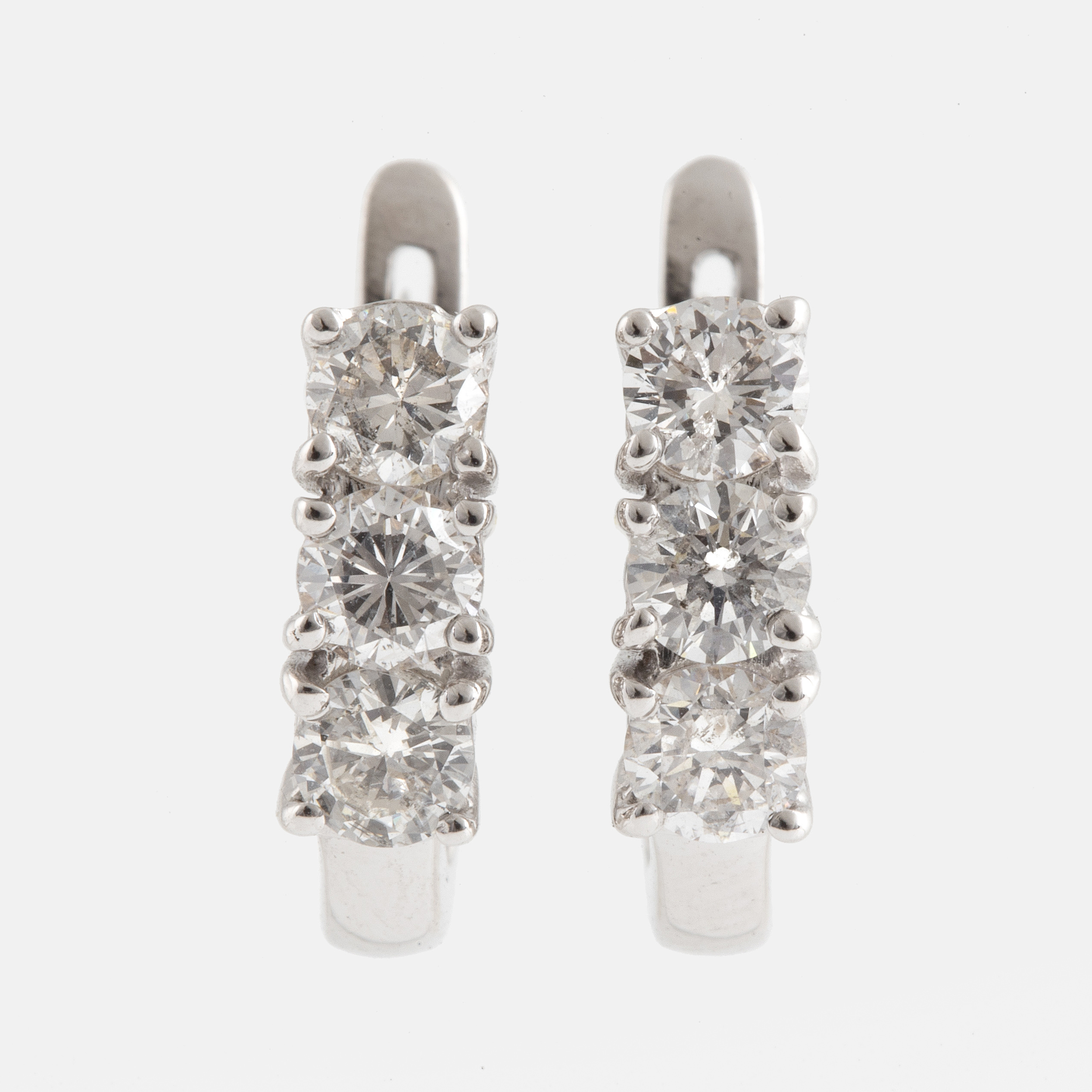 Brilliantcut diamond earrings. Bukowskis