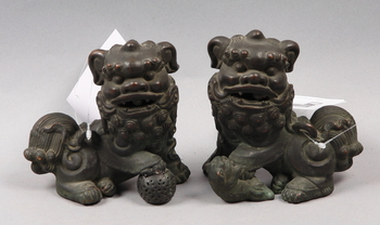 117169. TEMPELLEJON ett par, metall.  Kina, 1900-tal.