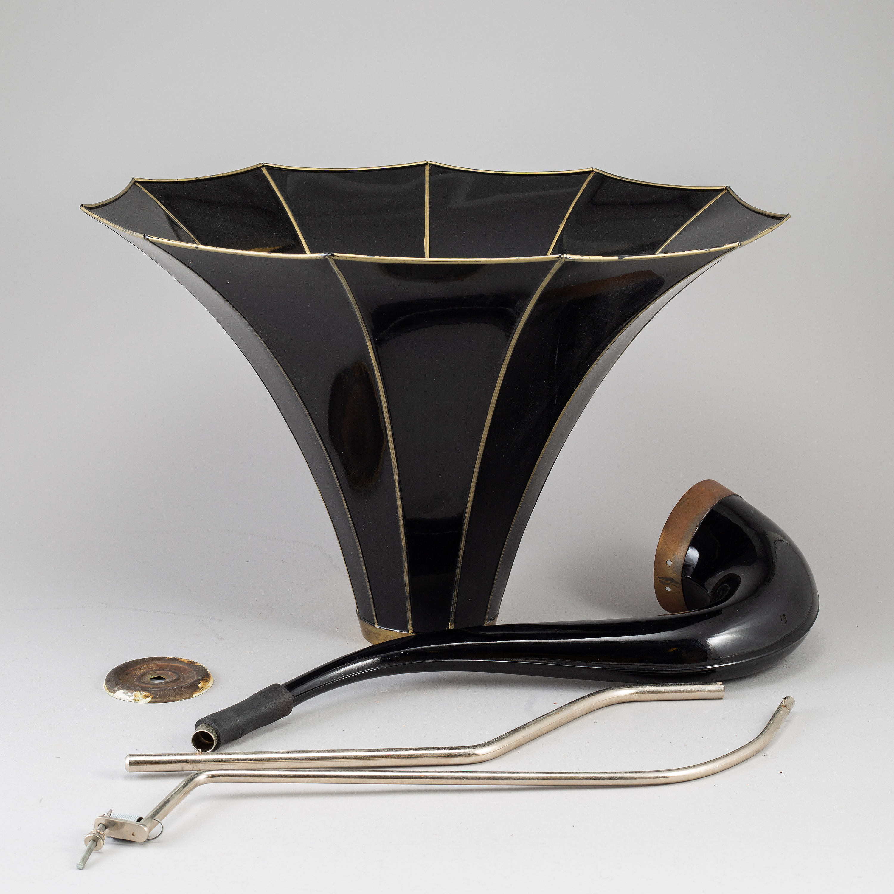 An Edison Phonograph with horn and 12 cylinders. Bukowskis