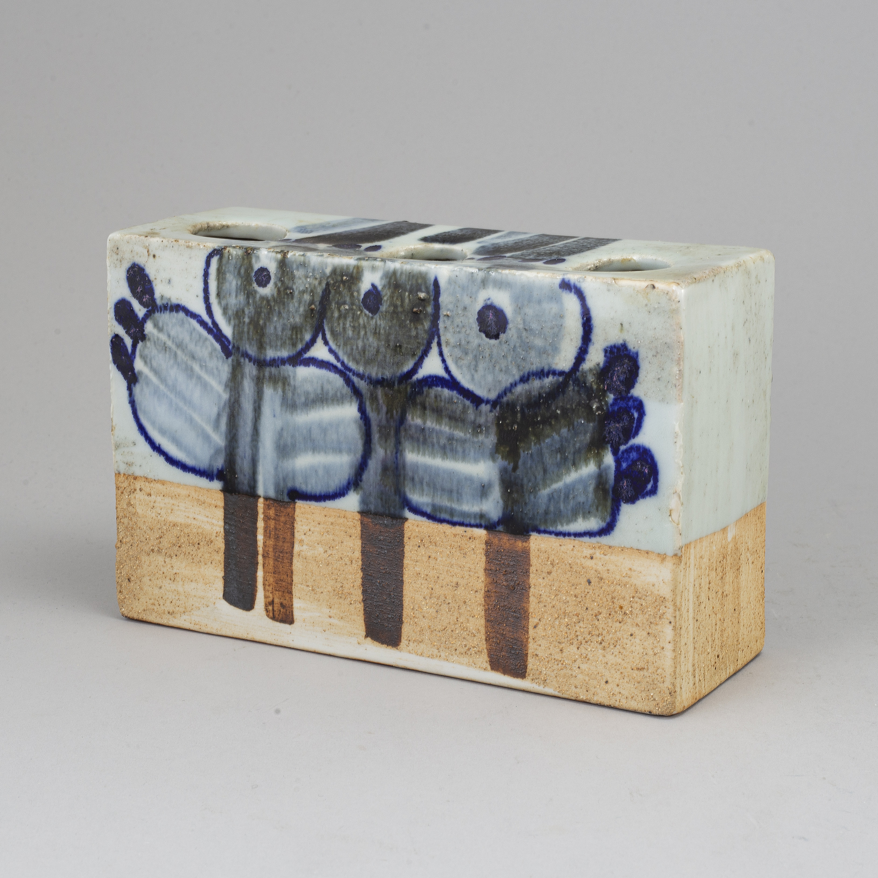 LISA LARSON, a stoneware vase from Gustavsberg Studio. Bukowskis