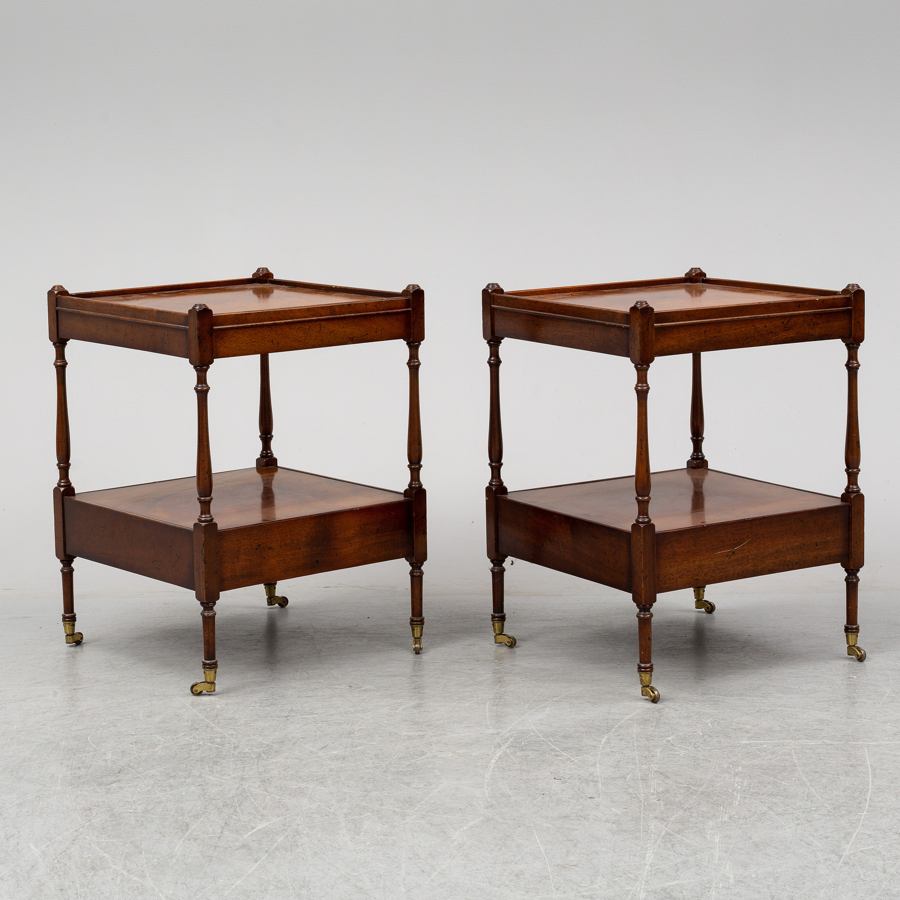 A pair of mahogany side tables. Bukowskis