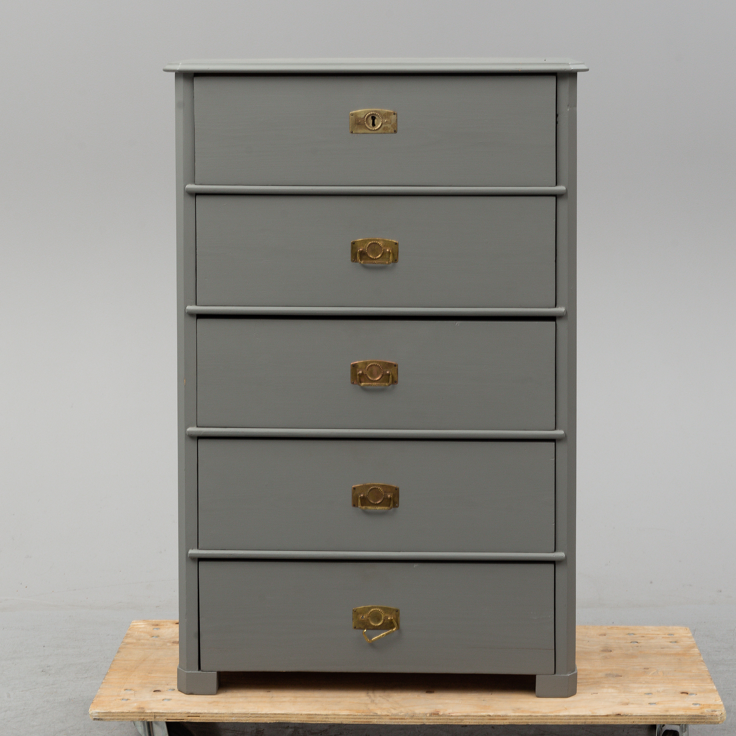 An Early 20th Century Painted Chest Of Drawers Bukowskis