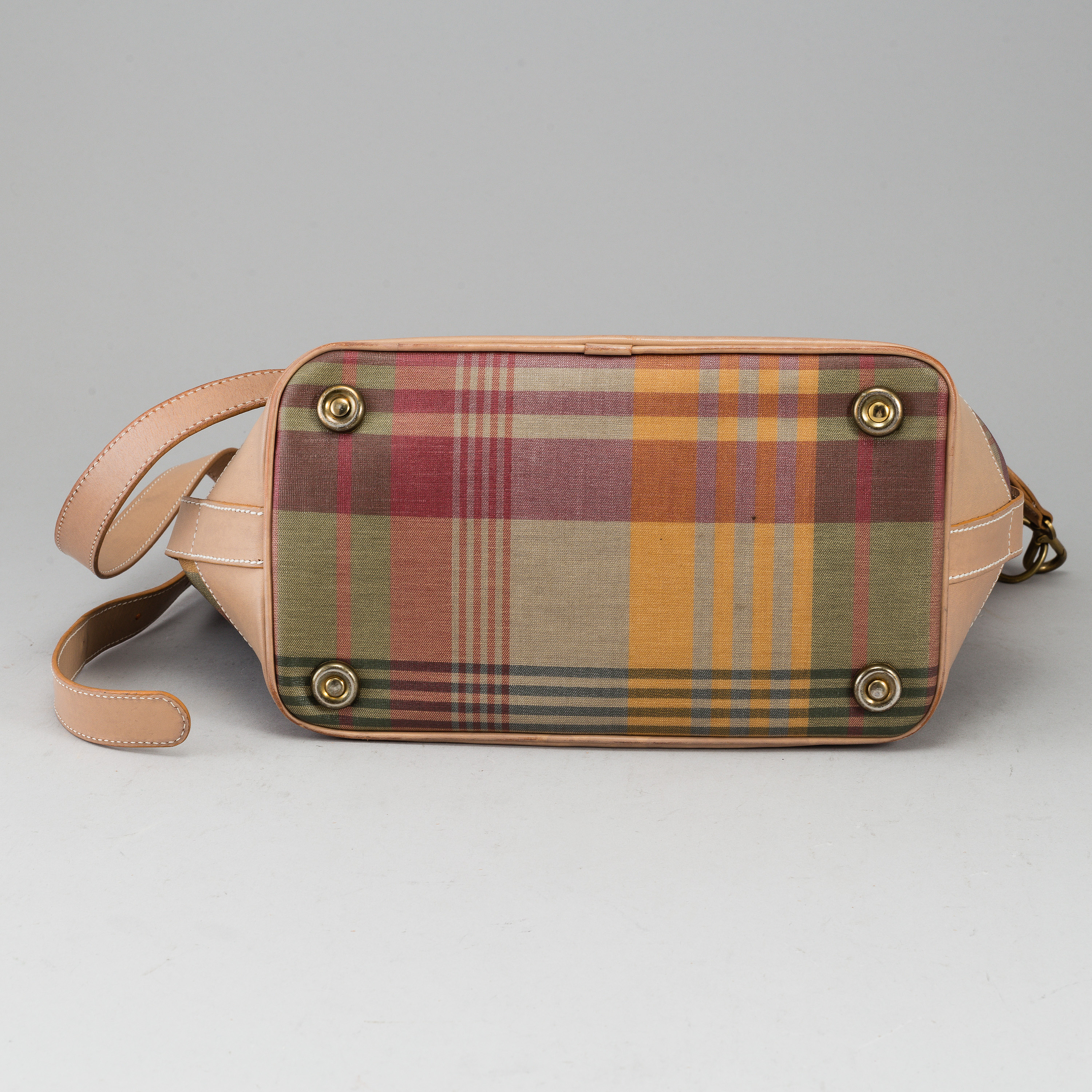 A Mulberry bucket bag. Bukowskis