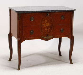 120929. BYRÅ, gustaviansk stil, 1900-tal.