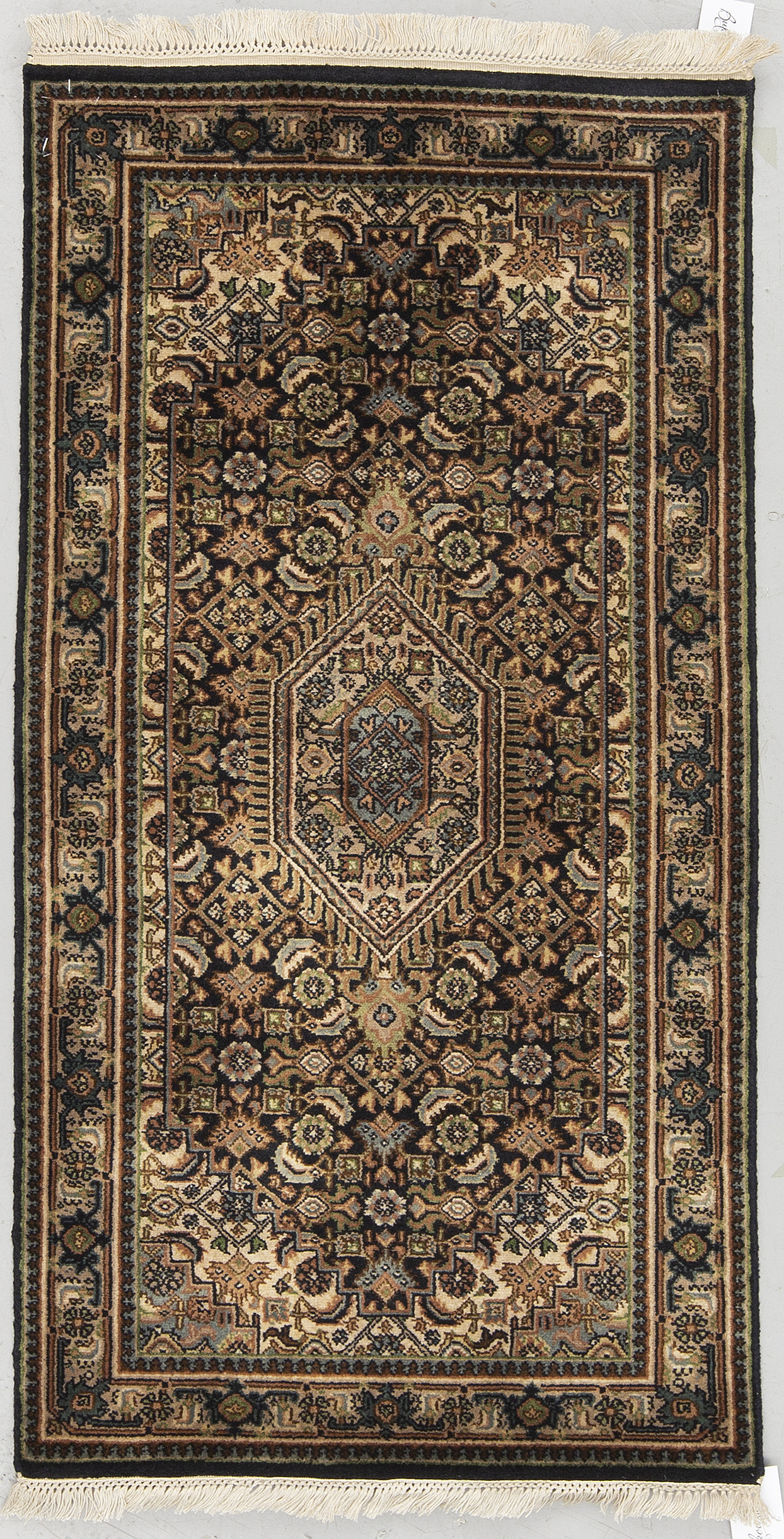 An oriental rug, ca 137 x 71 cm. Bukowskis