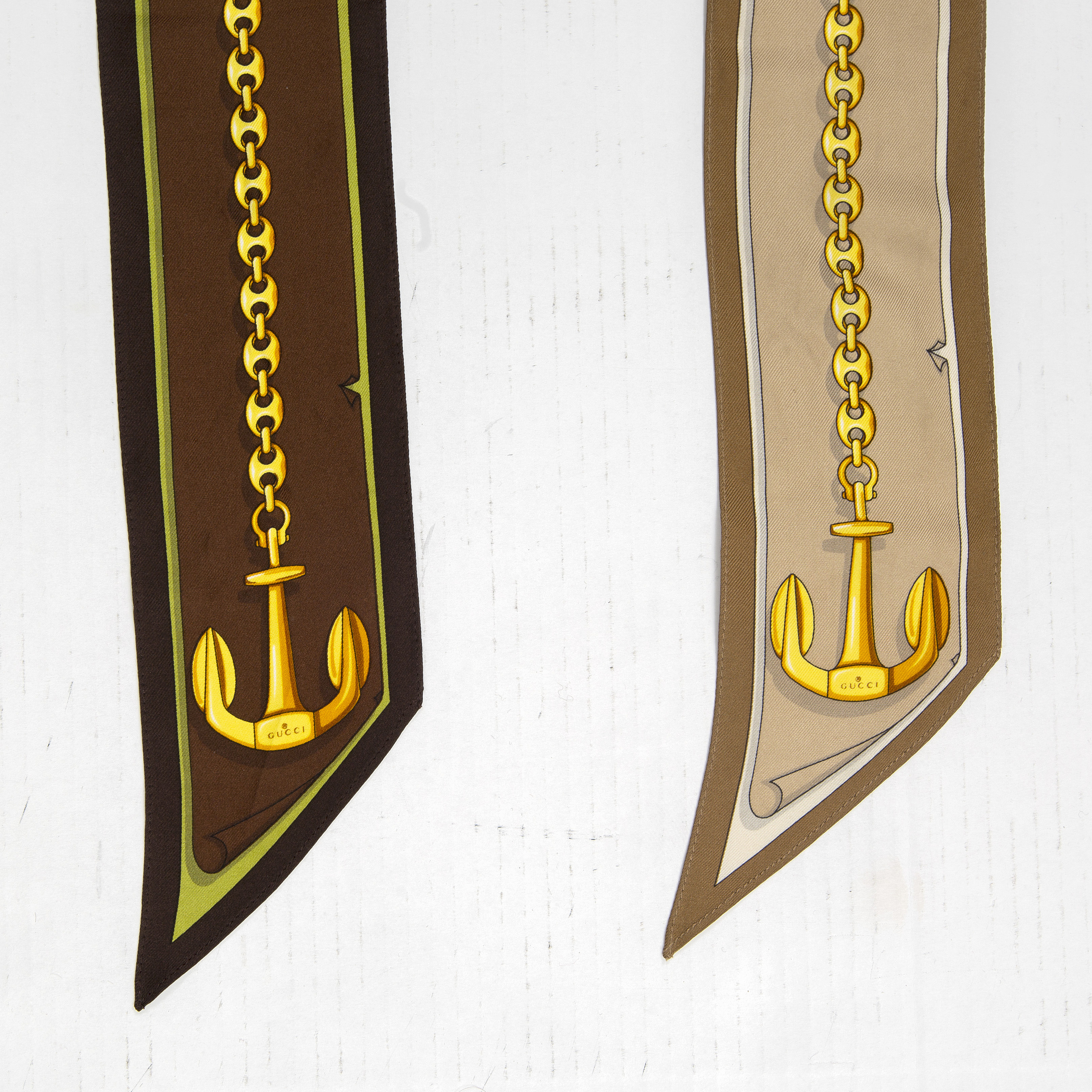 GUCCI, two silk scarves. - Bukowskis