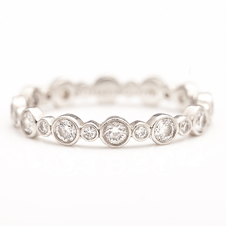 diamonds ca. 0.84 ct in total. - Bukowskis